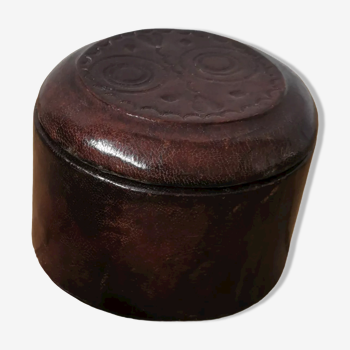 Boîte ronde en cuir repoussé