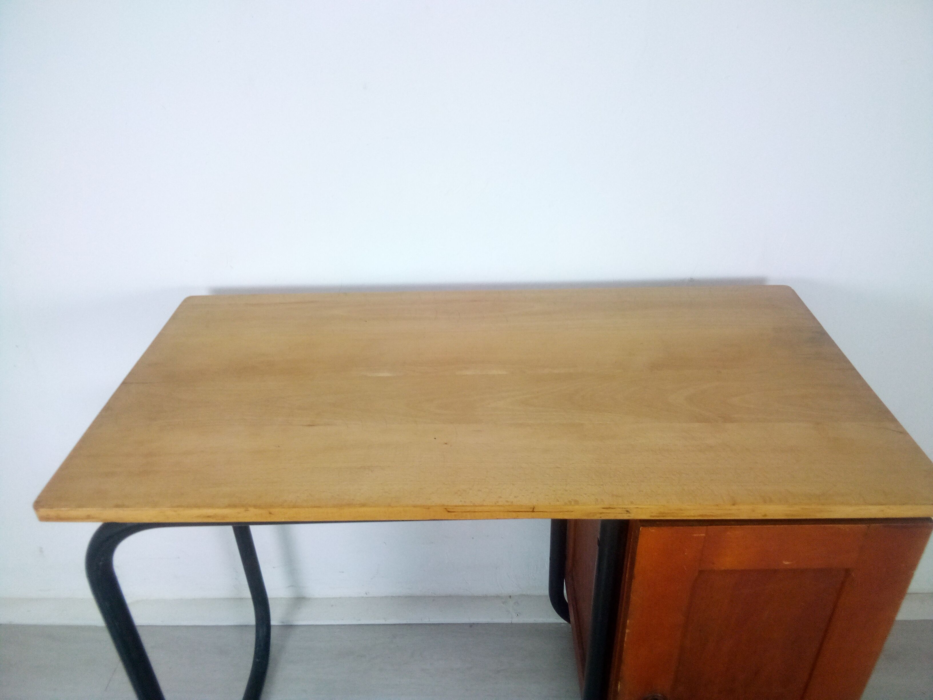 Desk model S22 by Jacques Hitier produced by Mobilor