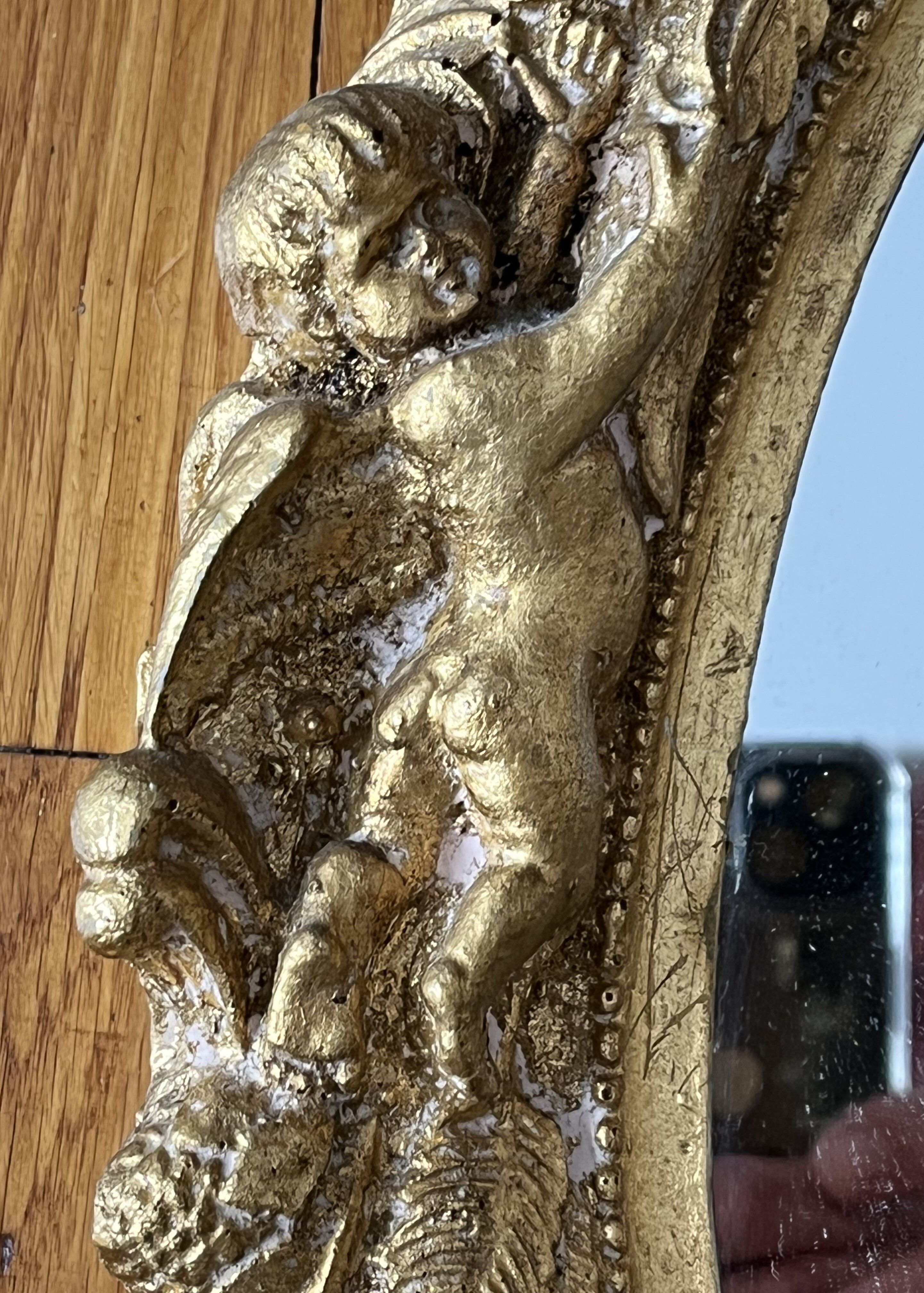 Miroir ovale mouluré doré