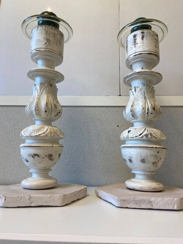 Paire de Gros Bougeoirs Flambeaux Chandeliers Bois Tourné Sculpté Blanchi