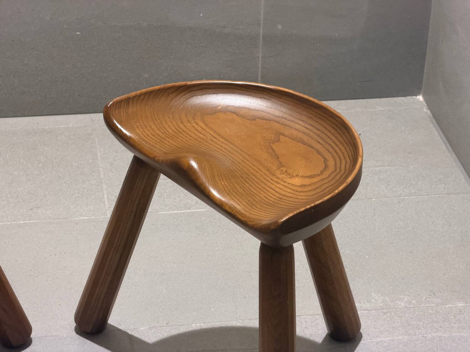 Tabourets tripodes Loul Selounet 1950