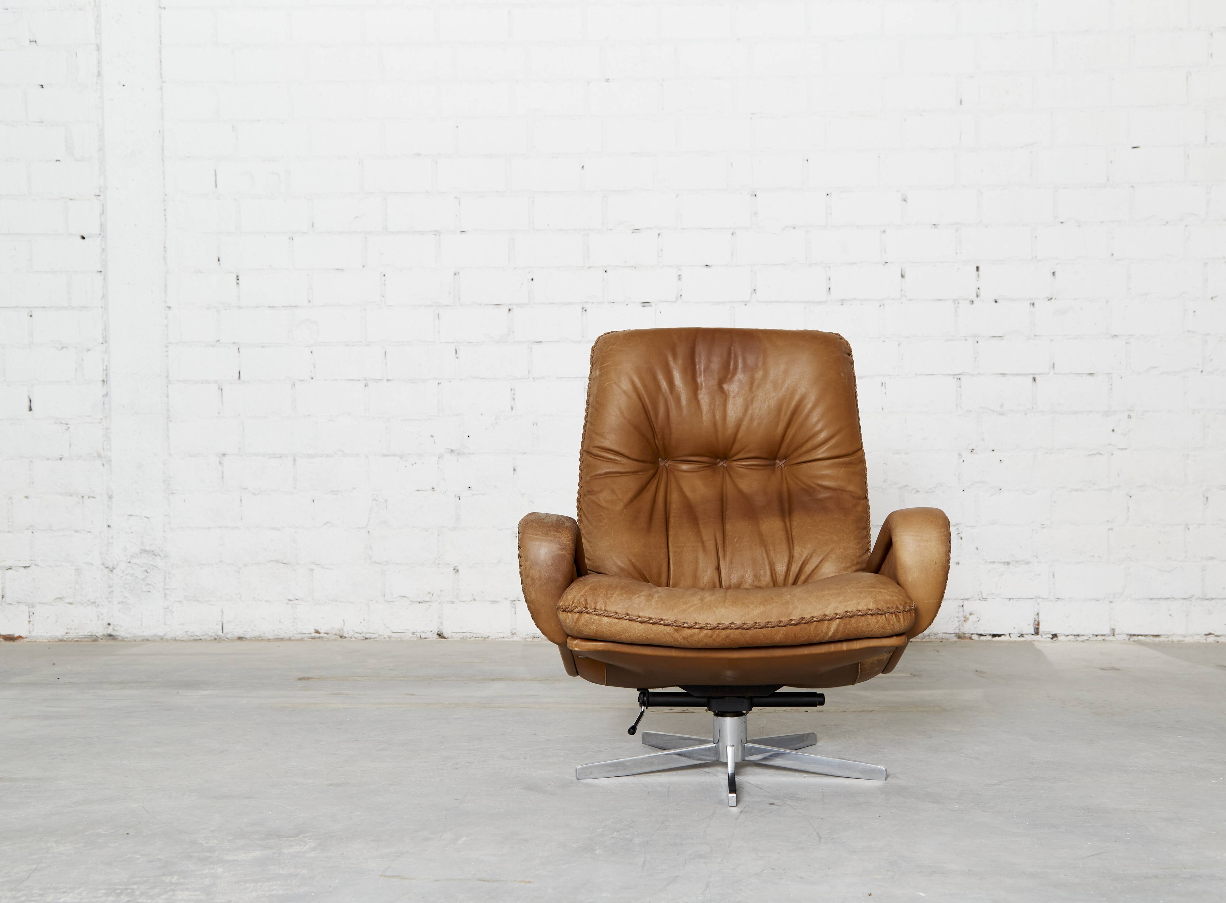 S231 James Bond Swivel Armchair from de Sede, 1960s
