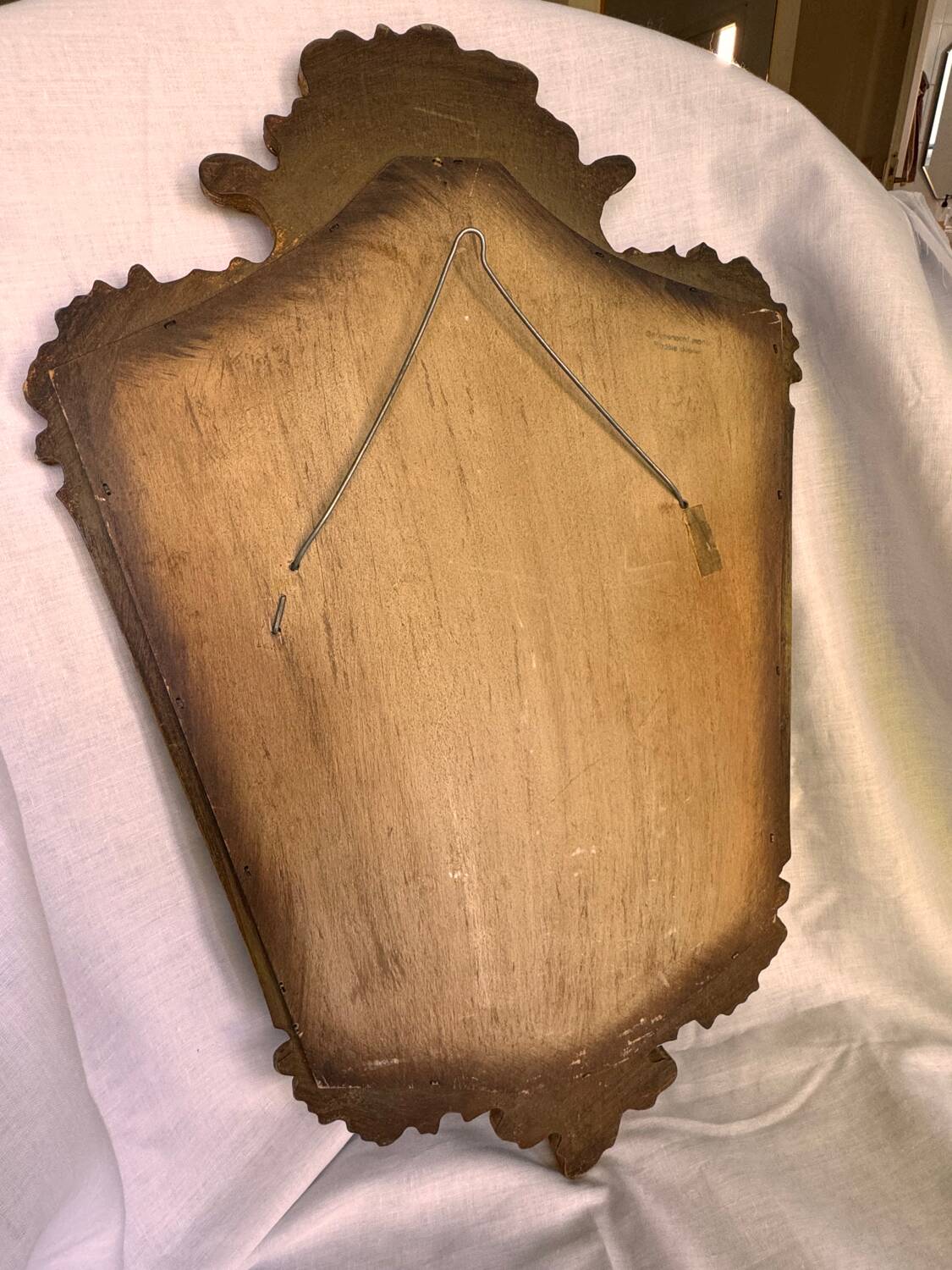 Miroir en bois doré décoré