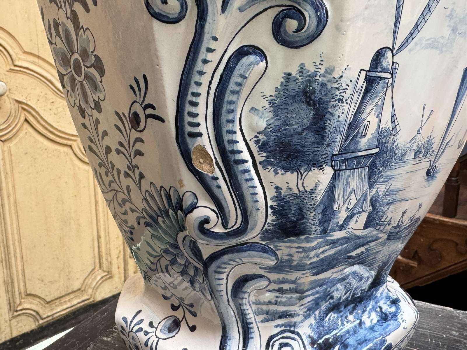 Large baluster vase with parrot - Holland, Delft 19th century