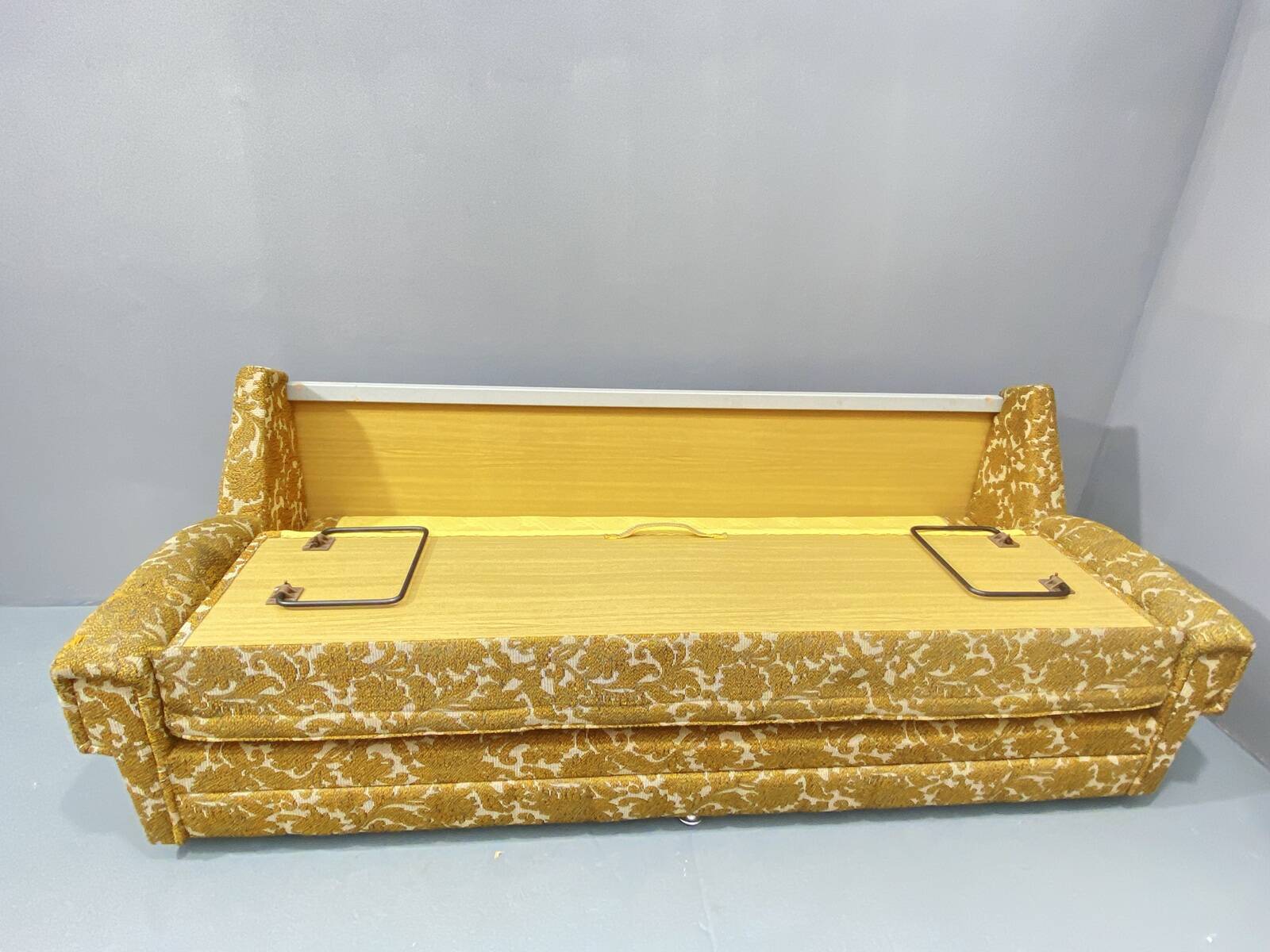 Canapé pliant rembourré du milieu du siècle, années 1970, Europe centrale