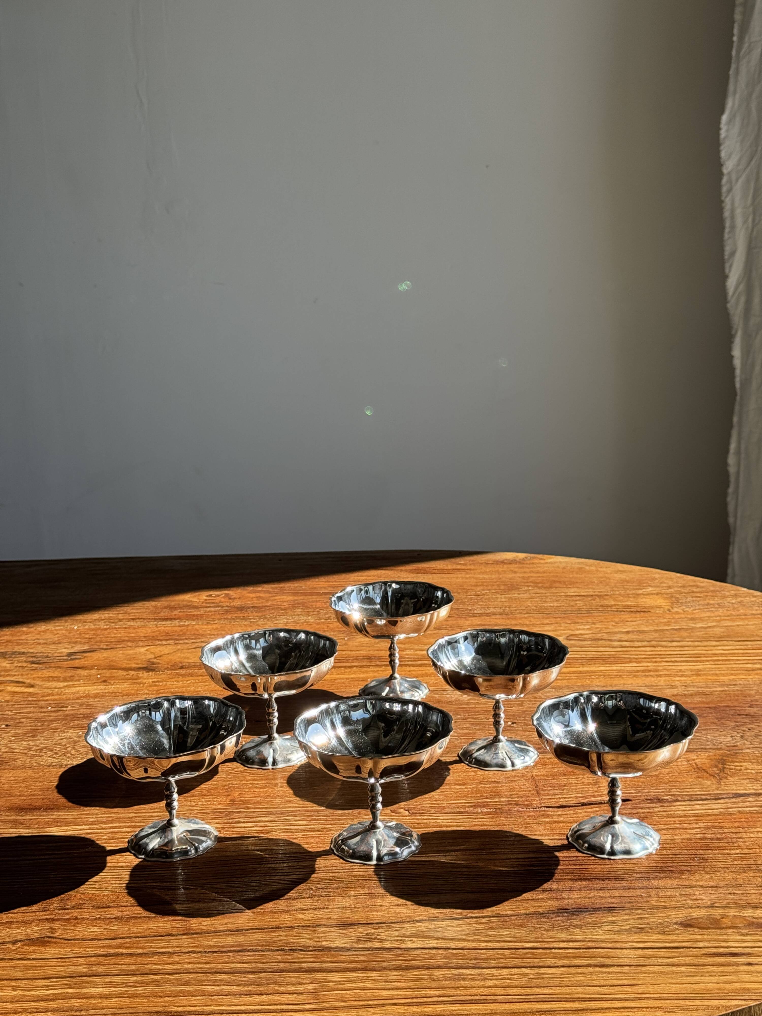 Set of 6 metal ice cream cups on flower-shaped feet