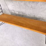 Etagère murale vintage en merisier et métal noir style String Tomado