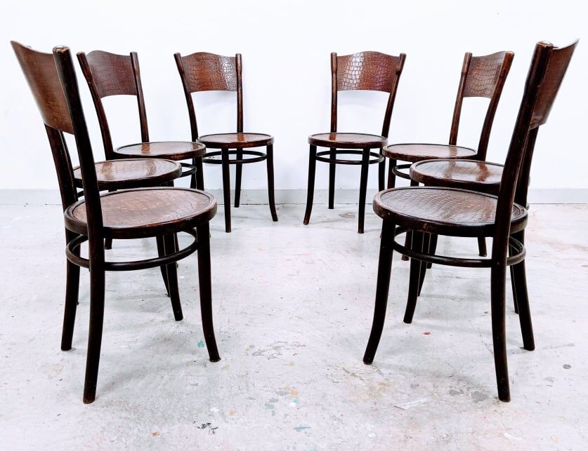 Set of 8 Thonet chairs