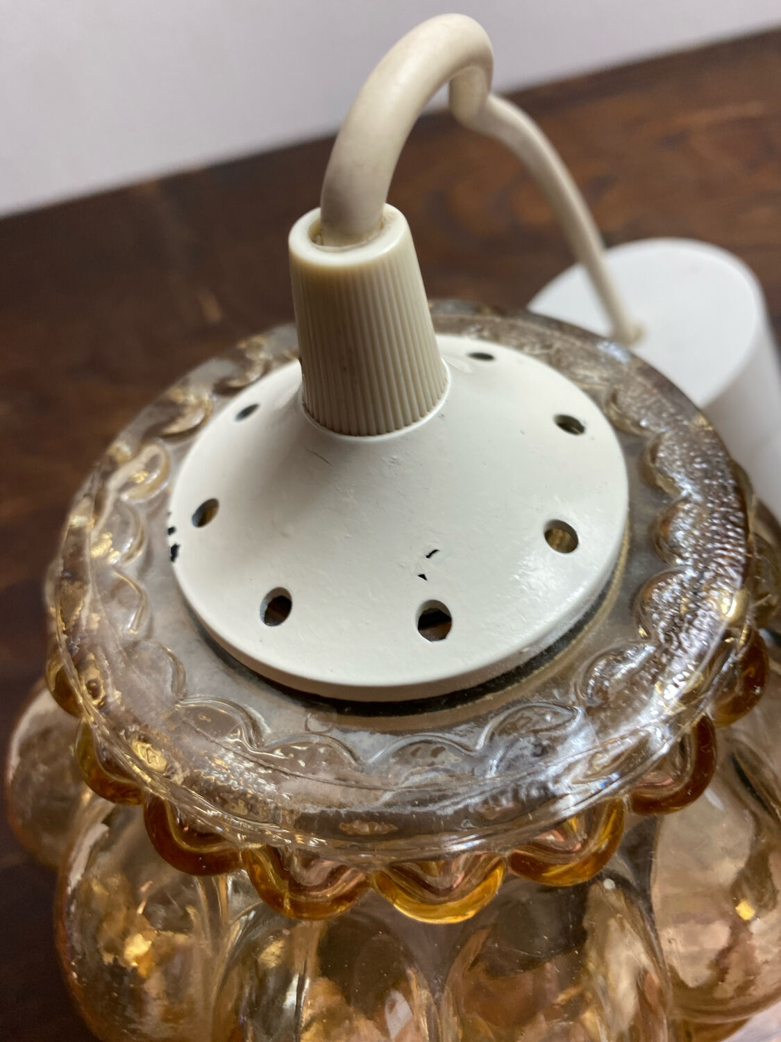 Portable pendant light in bubble glass