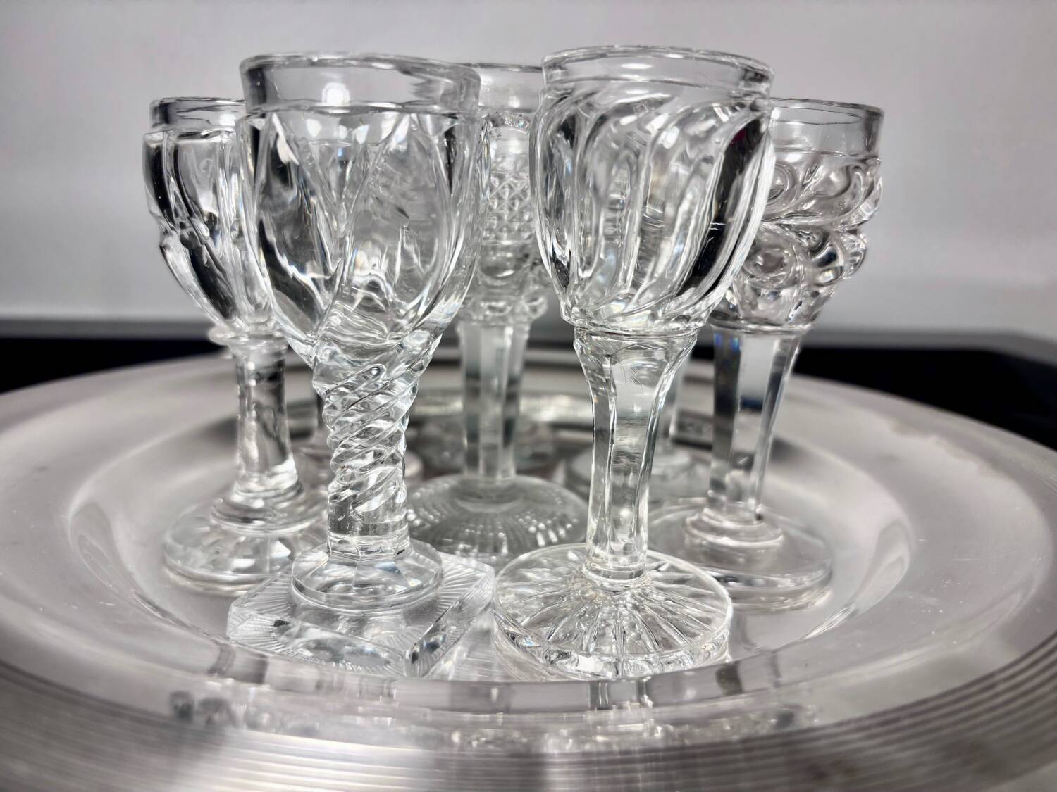 Cabaret set Baccarat 8 glasses and silver plated tray