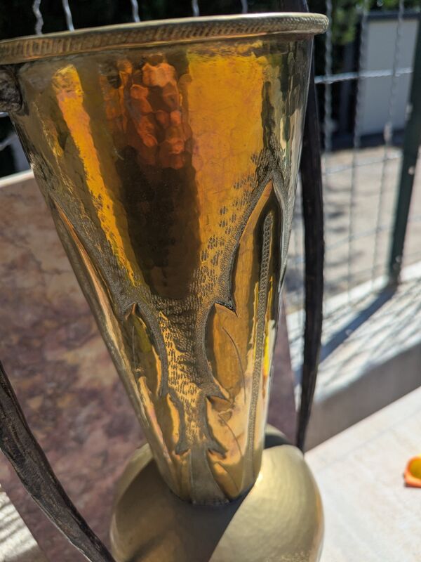 Grand vase Art Nouveau en dinanderie martelée, cuivre et fer forgé, Fr