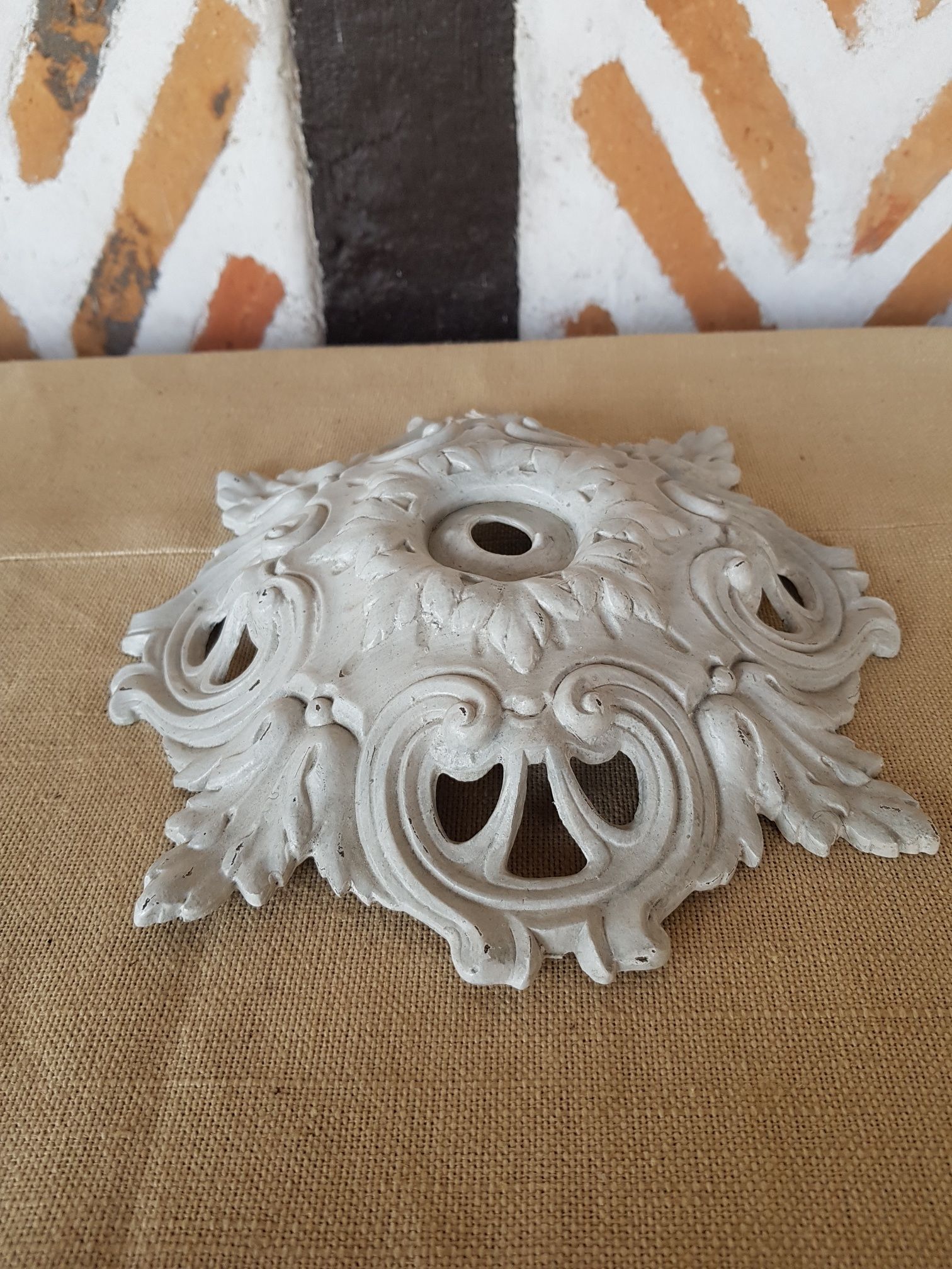 Bouton Ancien Gris à Motif Rosace - Mercerie Vintage Française (année 1861)