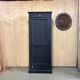 Armoire parisienne d’atelier noire