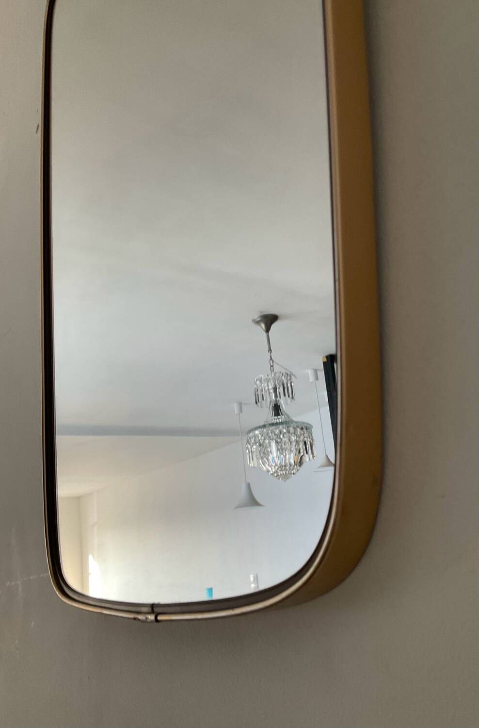 Asymmetrical free-form mirror from the 60s-70s