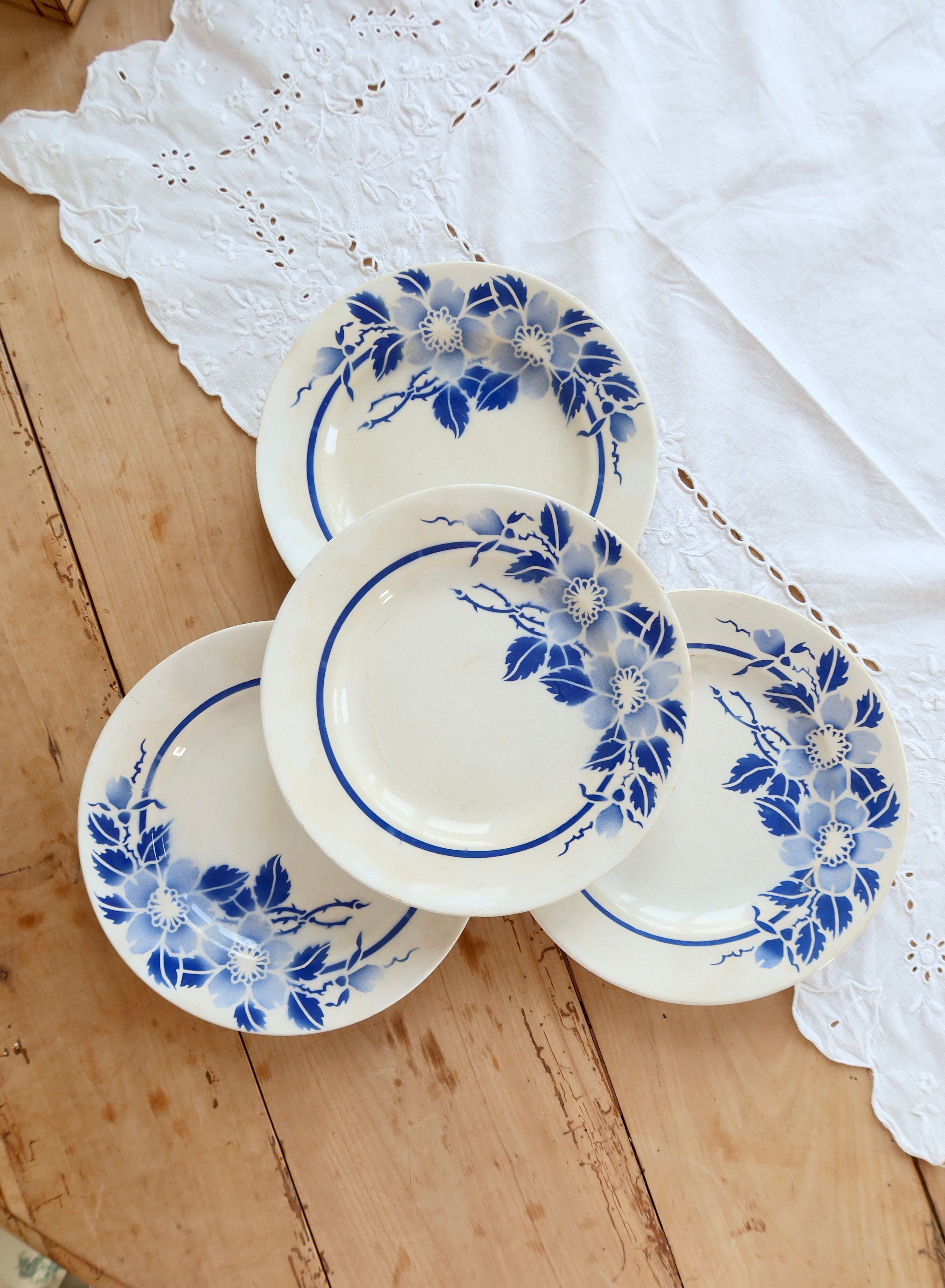 4 assiettes plates vintage terre de fer Églantine - Moulin des Loups