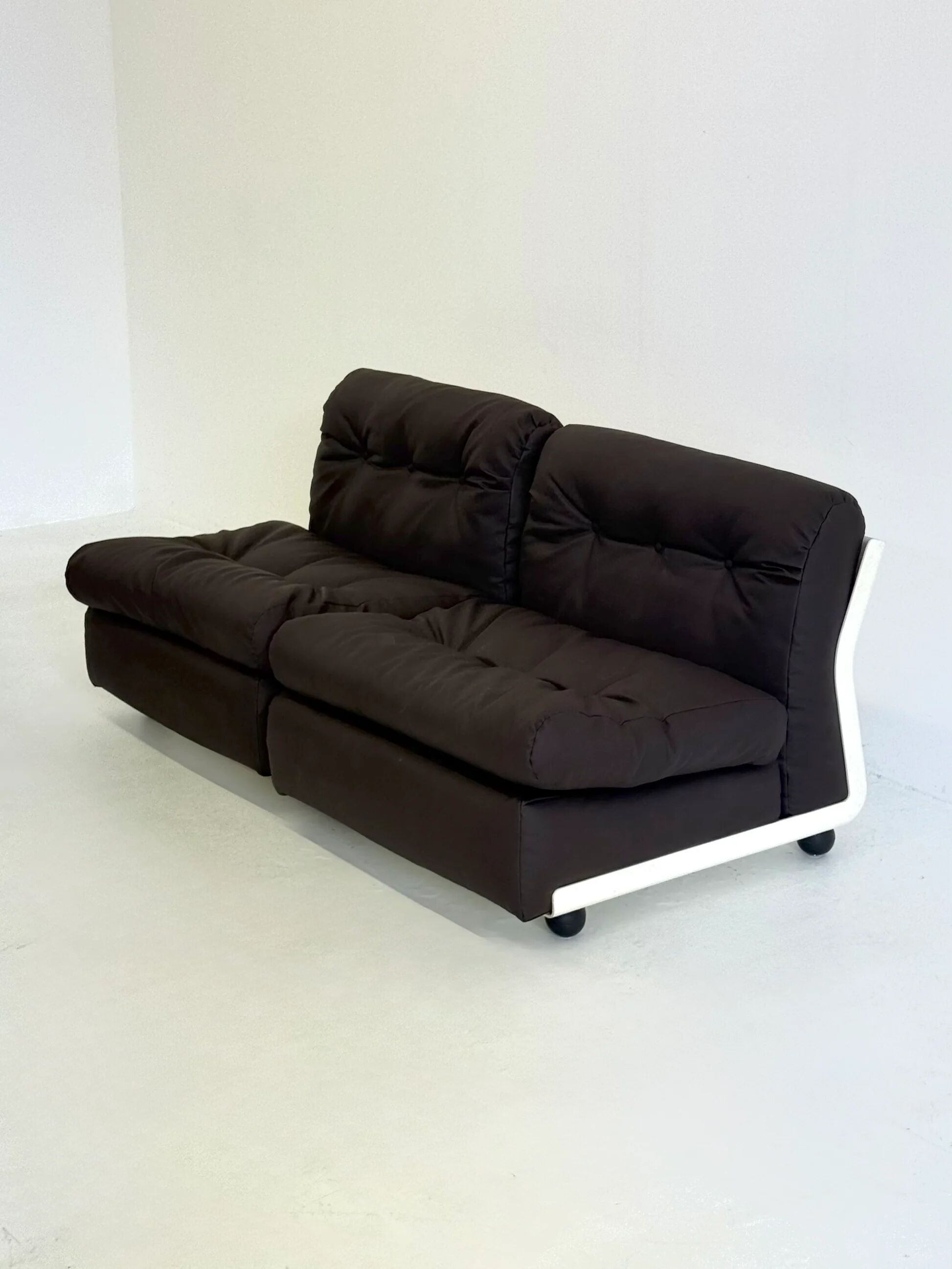 Ensemble canapé/fauteuil modulable Amanta de Mario Bellini pour C&B Italia, coloris marron foncé