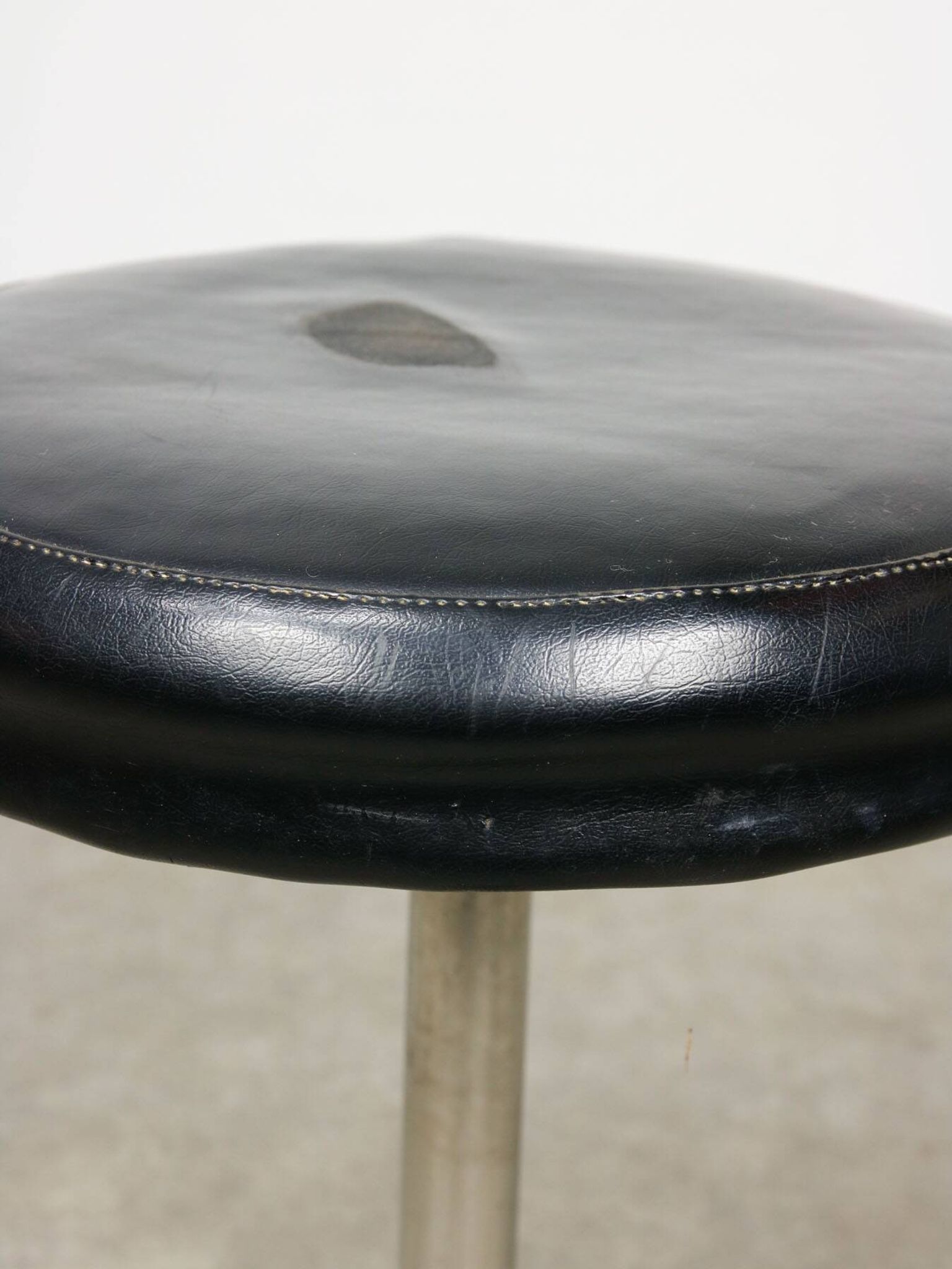 Tabouret pivotant Bauhaus moderniste en chrome, années 1950