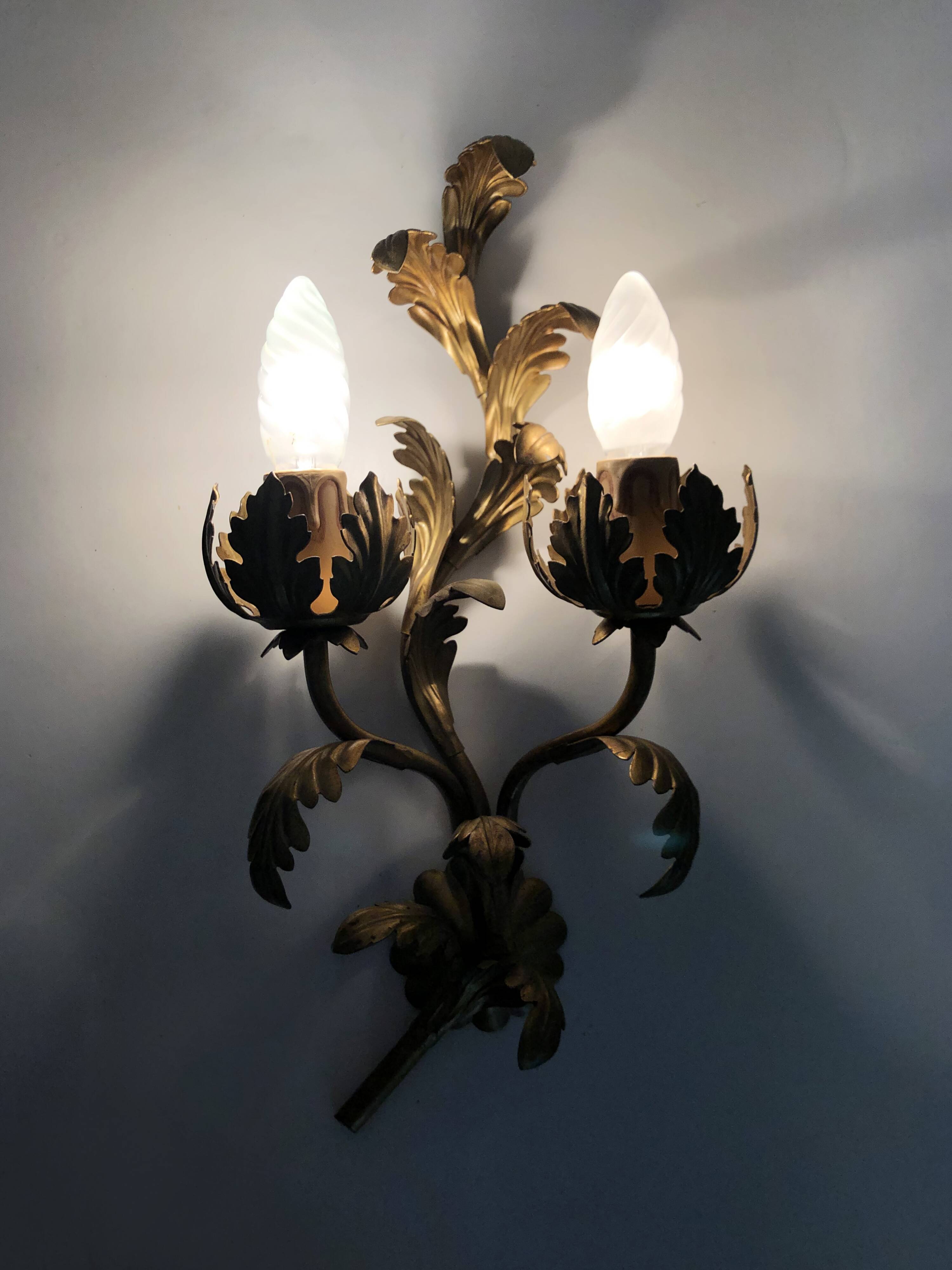 Vintage Italian wall light in gilded wood. 1970s