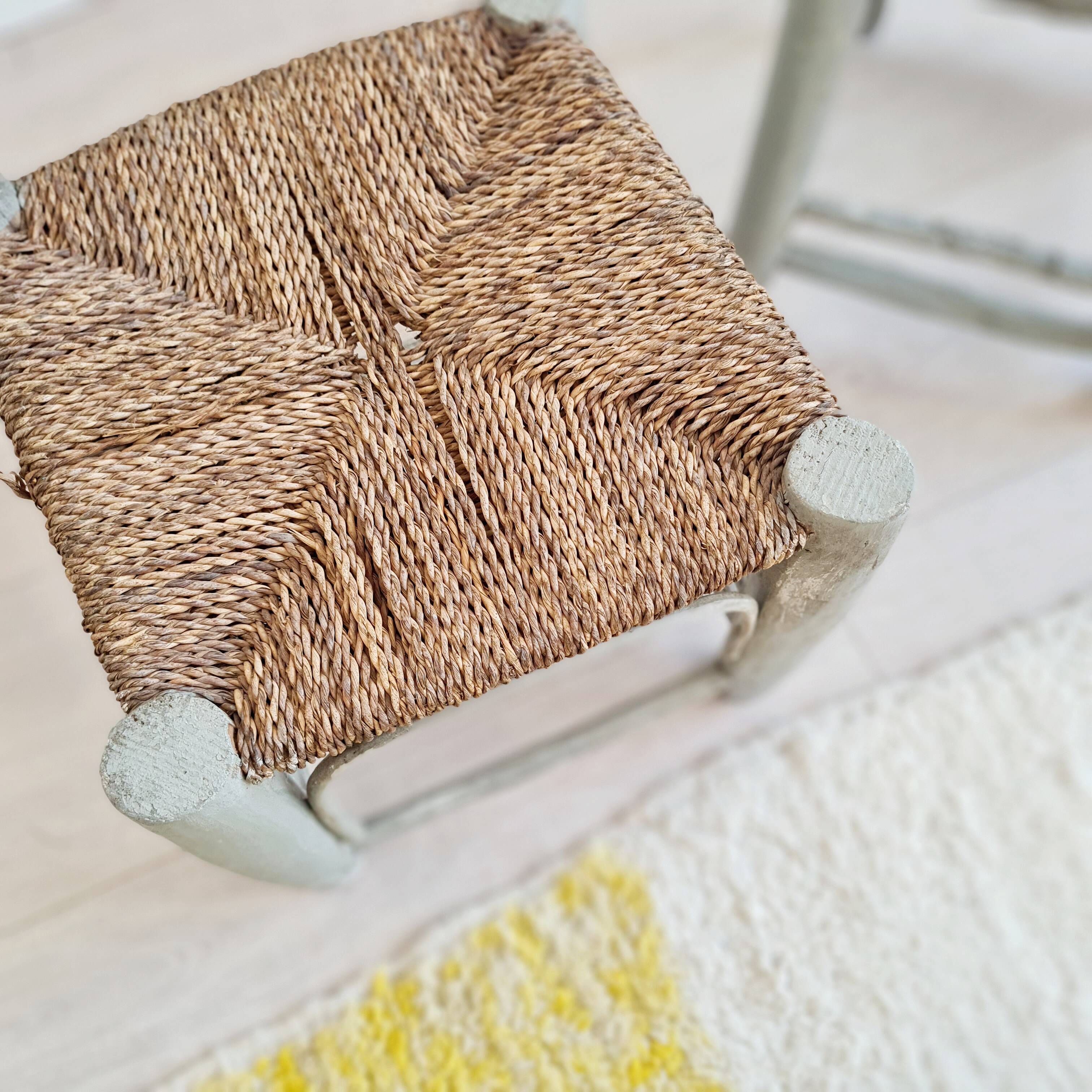 Petits tabourets bois et corde - patine grise