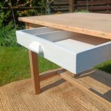 Old solid wood farmhouse table – chic country spirit