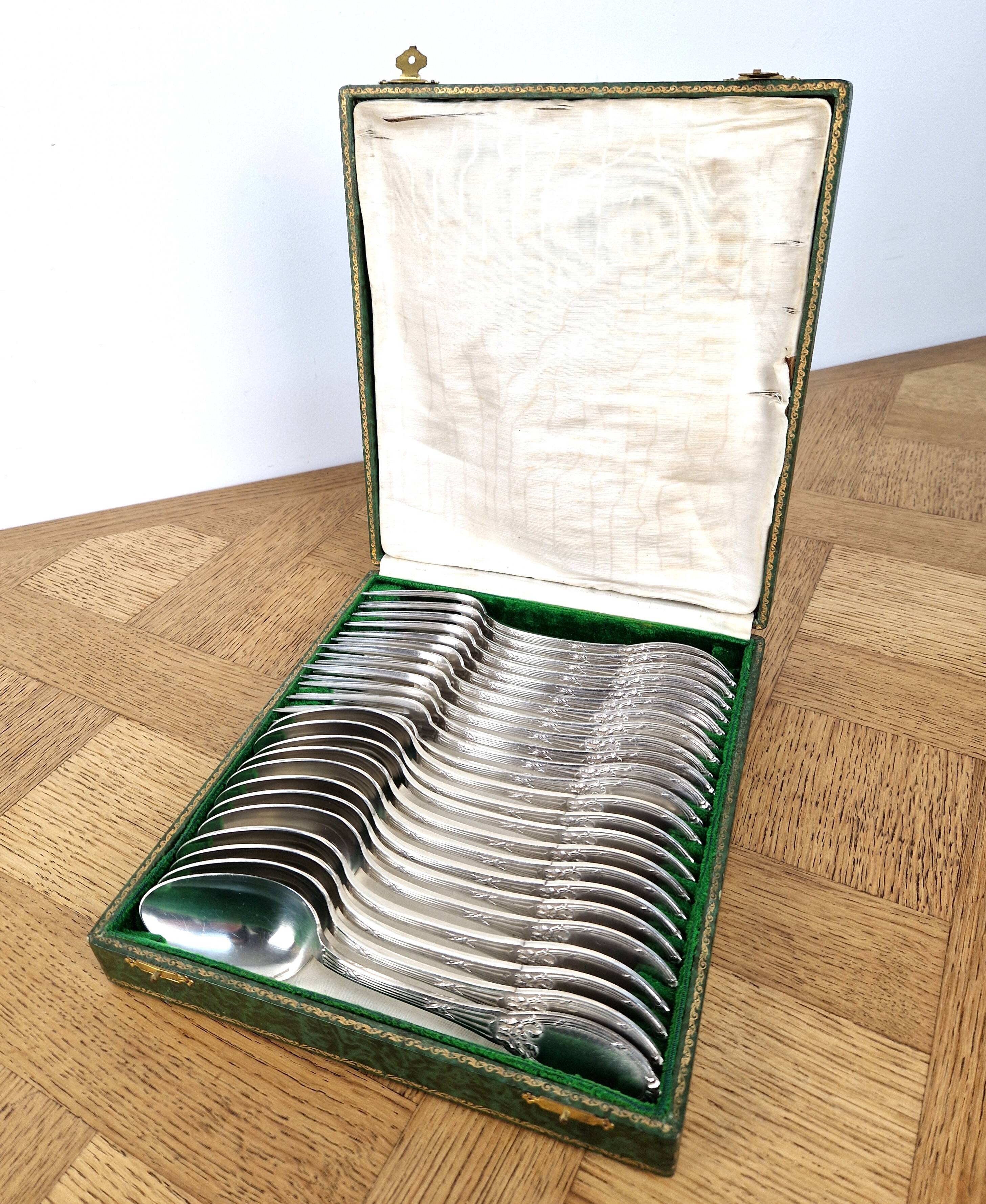Tribaudeau silver-plated cutlery set "Blanc 84" for 24 place settings.