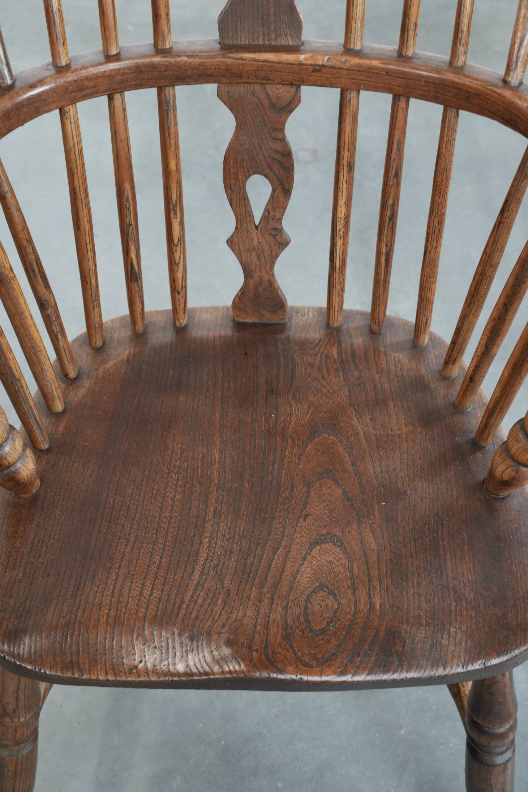 Antique English lowback Windsor chair with beautiful patina