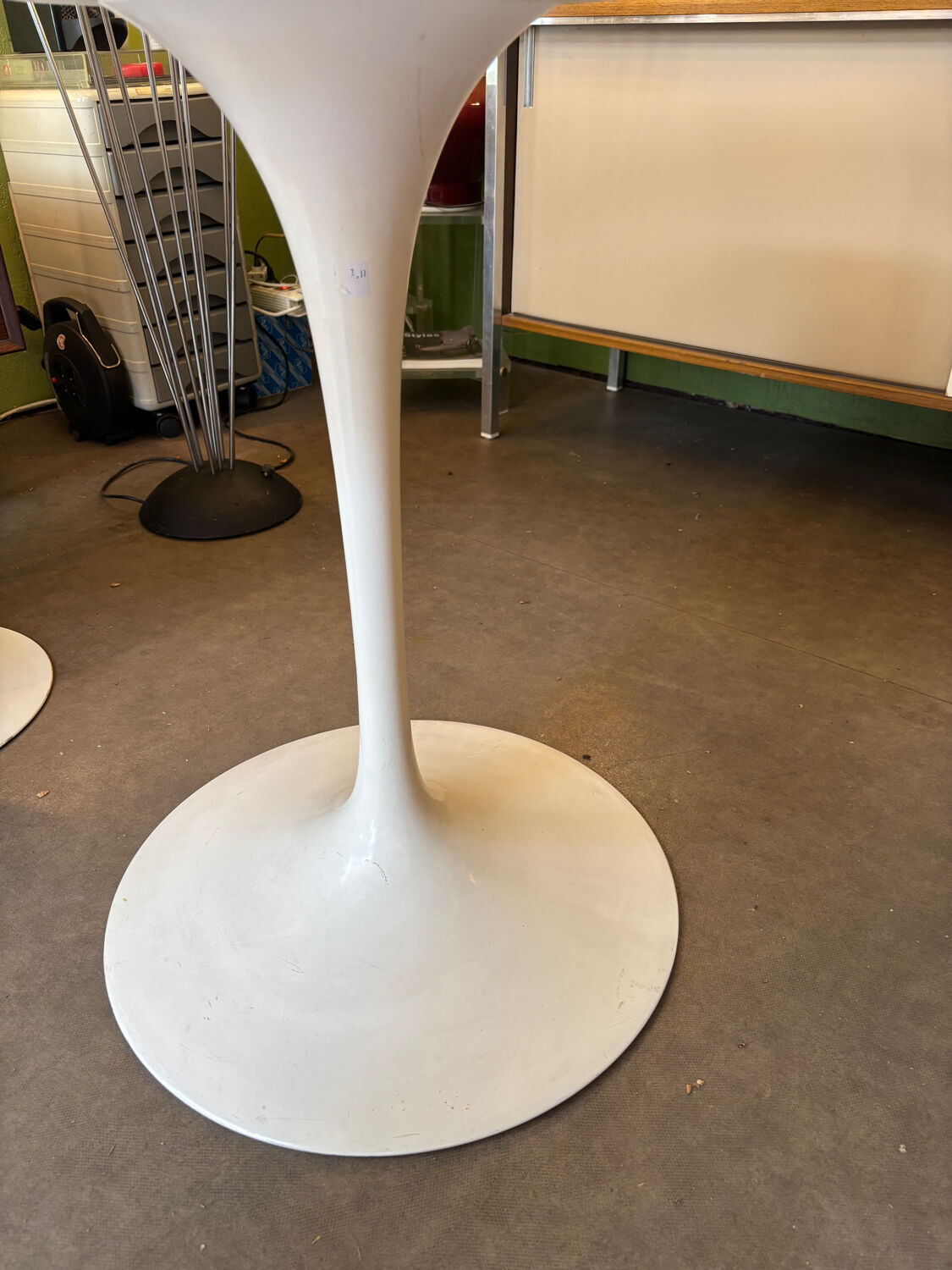 Round table set with 4 chairs E. Saarinen