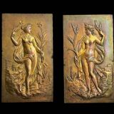Paire de bas reliefs en bronze sur le thème des 4 saisons, printemps été