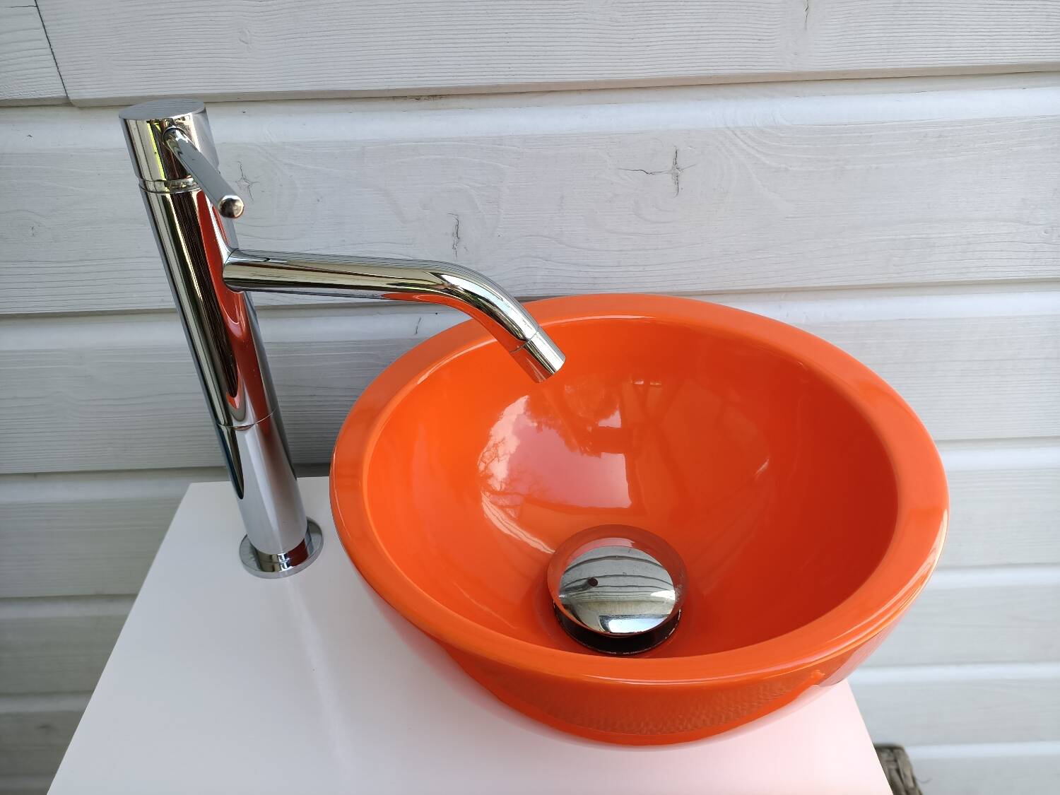 Bathroom furniture and its vintage basin