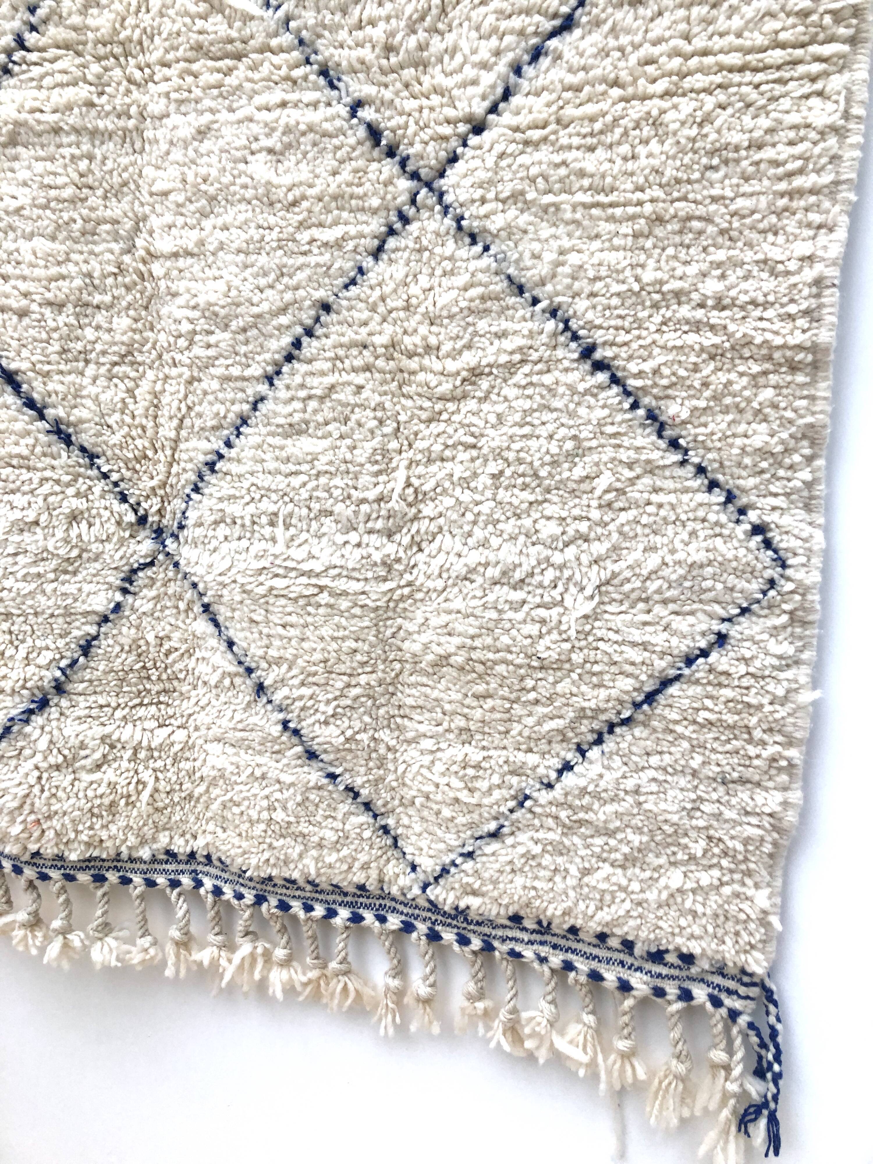 Moroccan Berber carpet Beni Ouarain with majorelle blue diamonds 1.89x1.38m