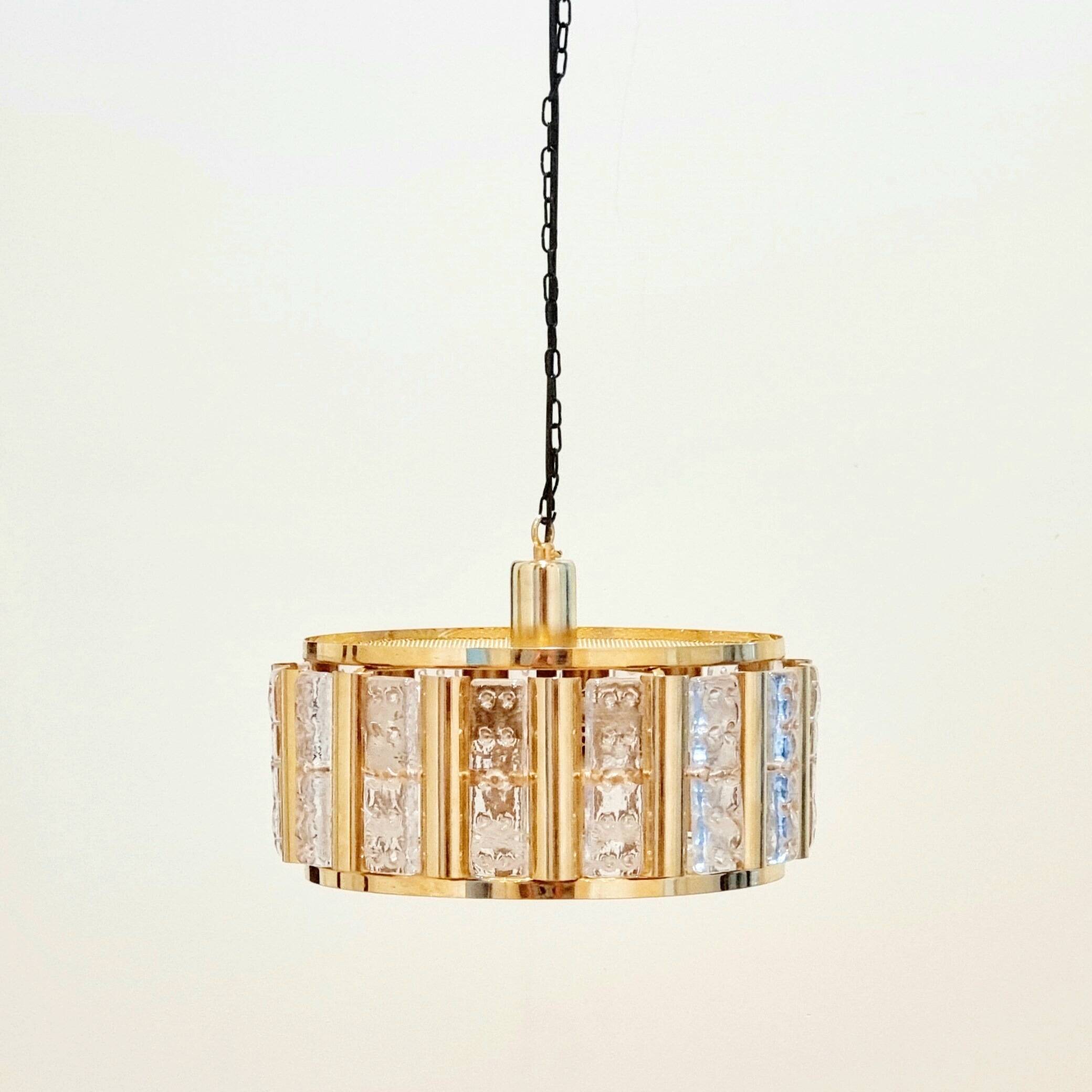 Plafonnier scandinave en verre et laiton du milieu du siècle par C. Fagerlund, années 1960