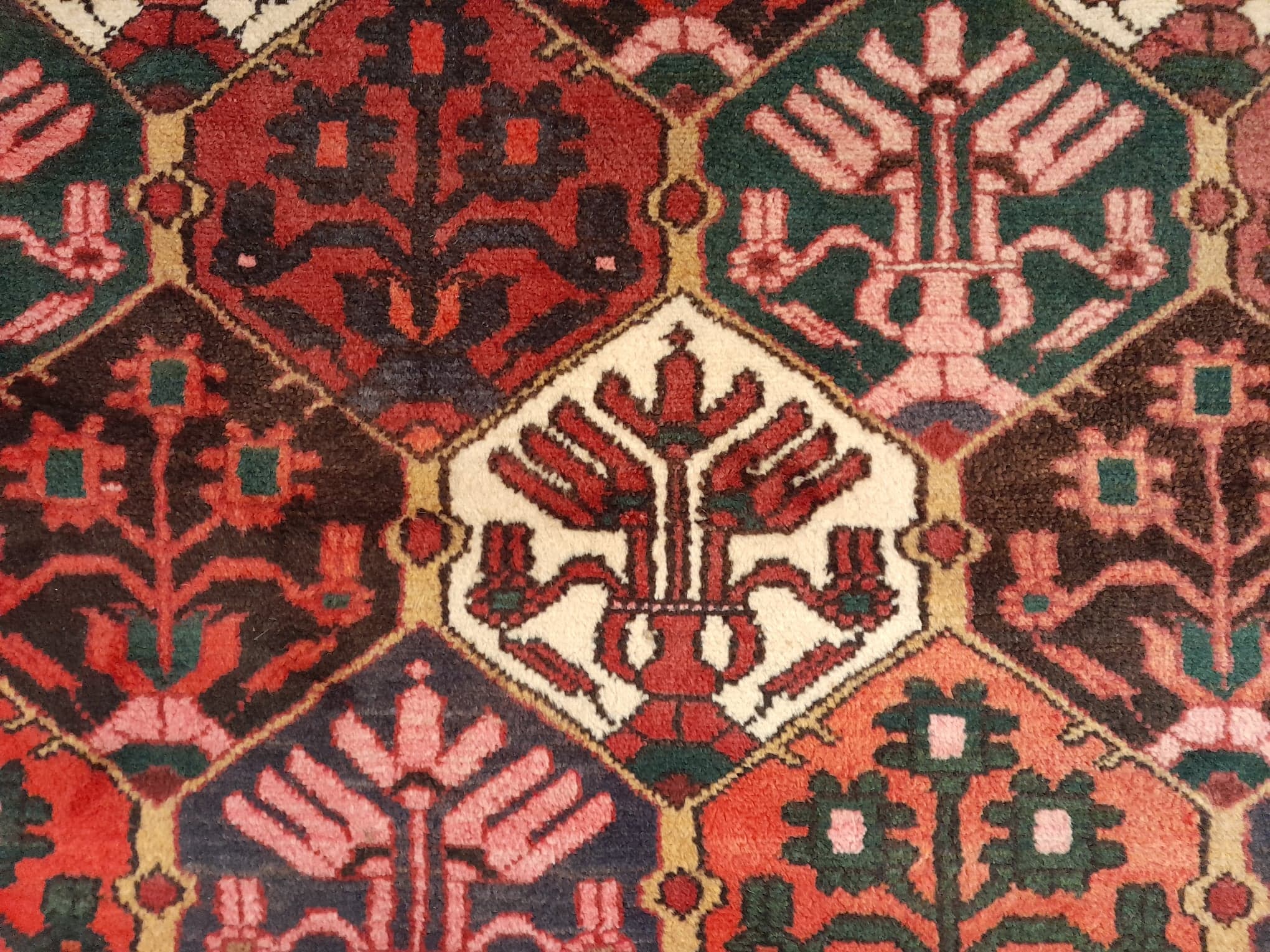 Handmade Persian Bachtiar rug 288x201cm