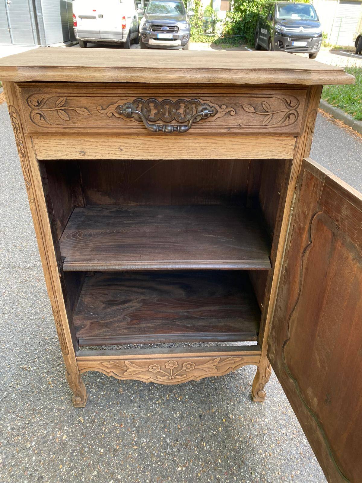 Louis XV chest of drawers renovated in solid raw oak wood, 18th century