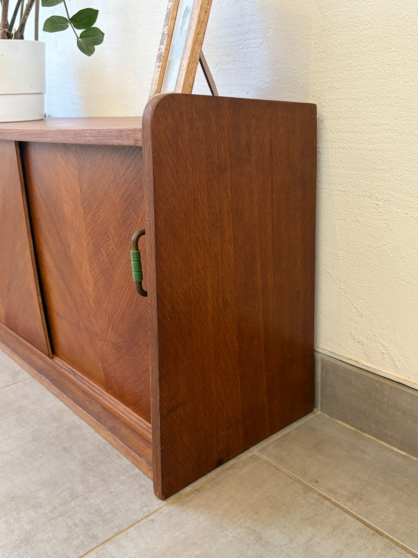 Vintage 1960s TV unit/storage.