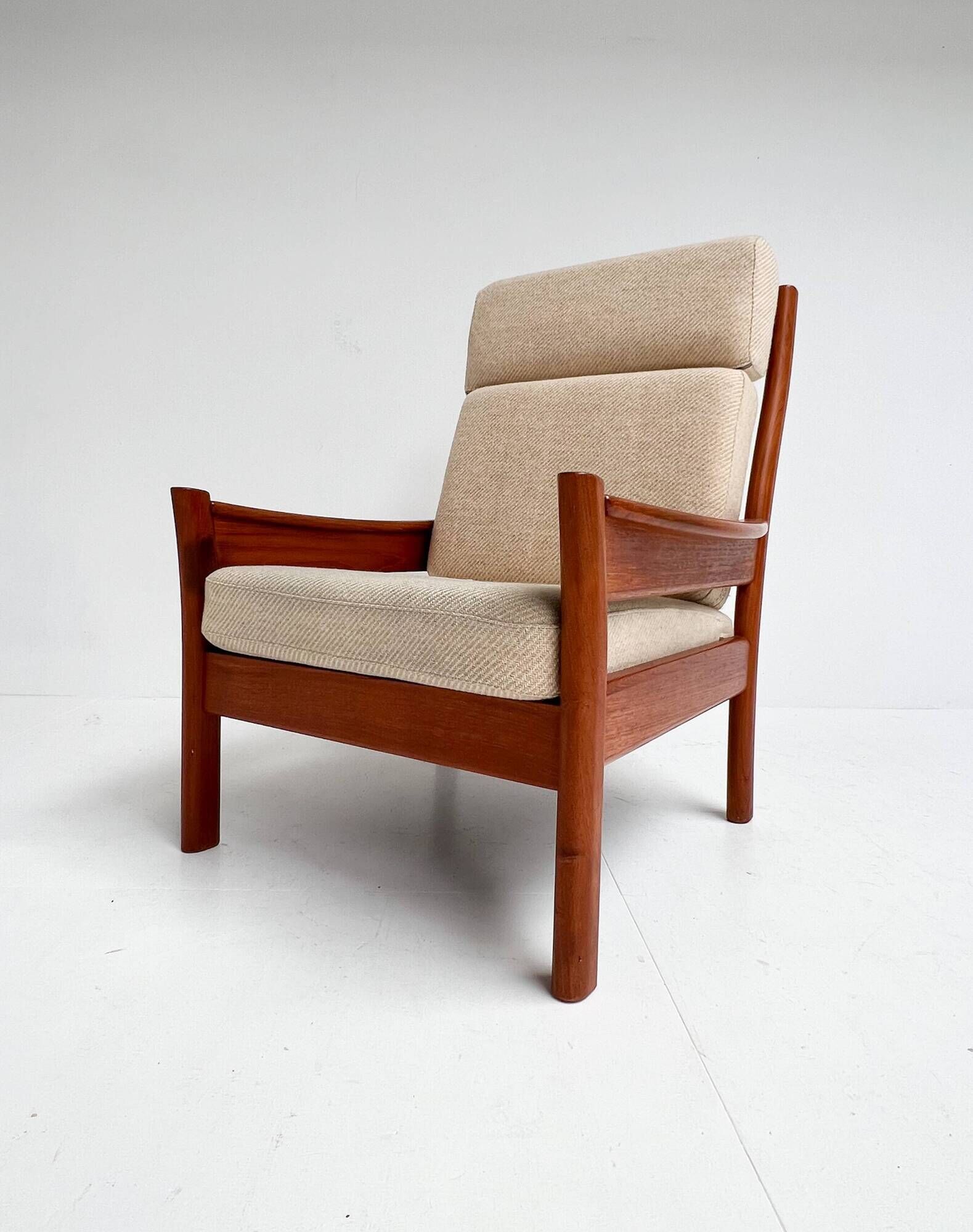 Set of men's and women's armchairs by Dyrlund (2 chairs), 1960s
