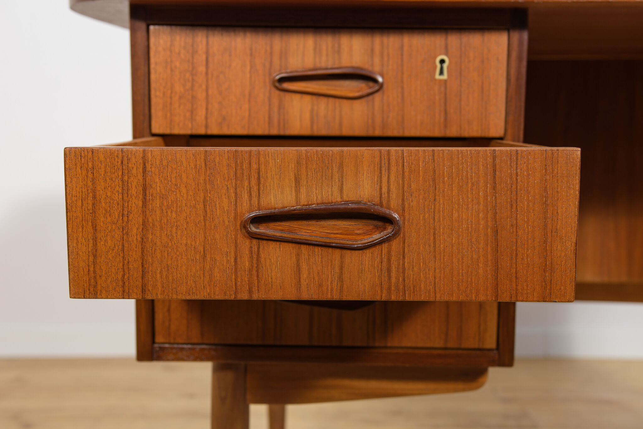 Mid-Century Freestanding Teak Kidney Desk, Denmark, 1960s