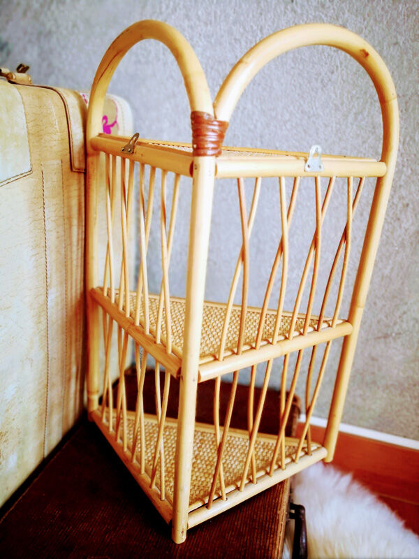 Corner wicker shelf