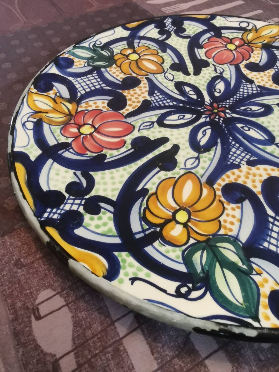 Decorative ceramic plate