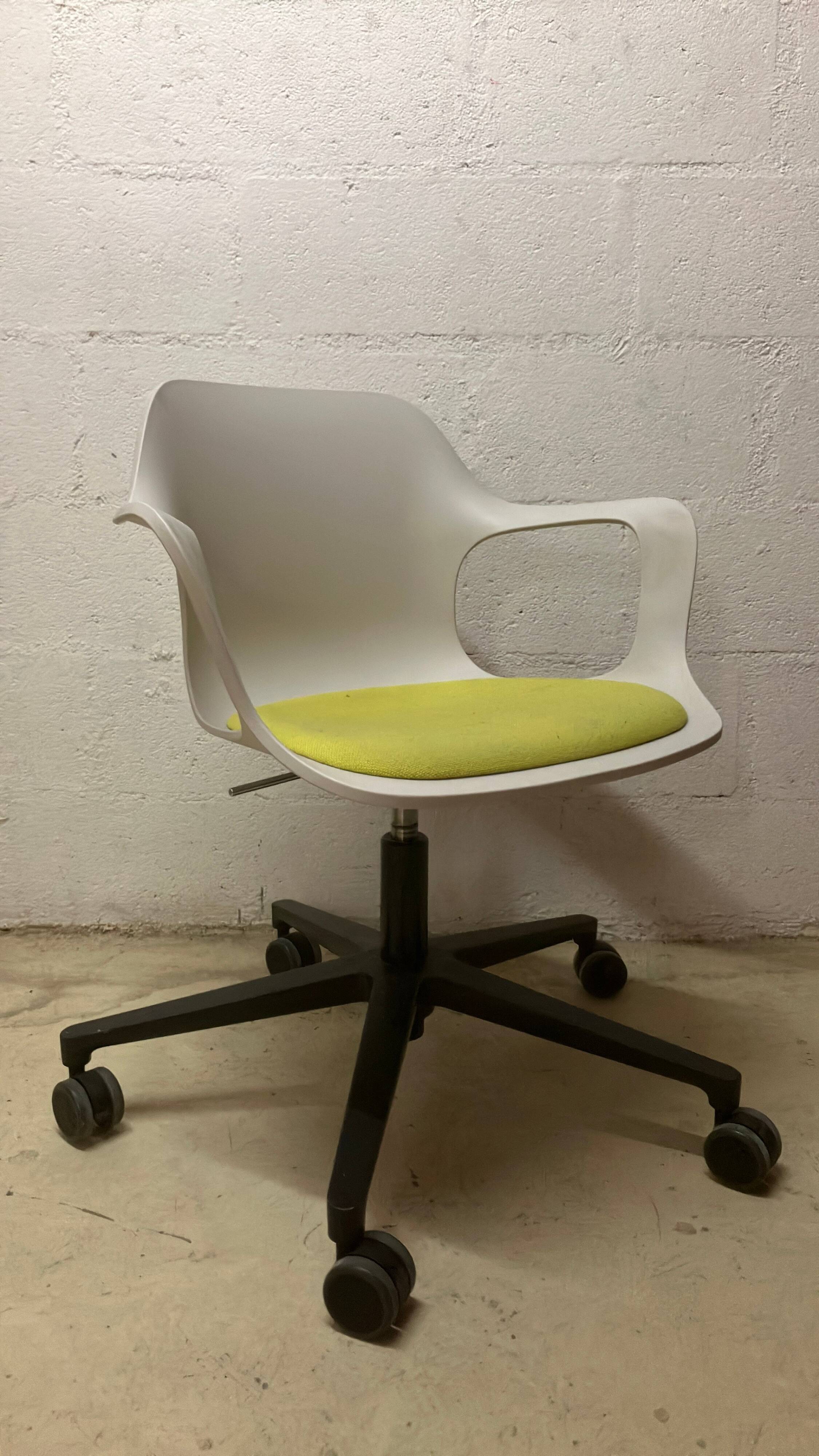 Vitra Meeting Chair - HAL RE Armchair Studio