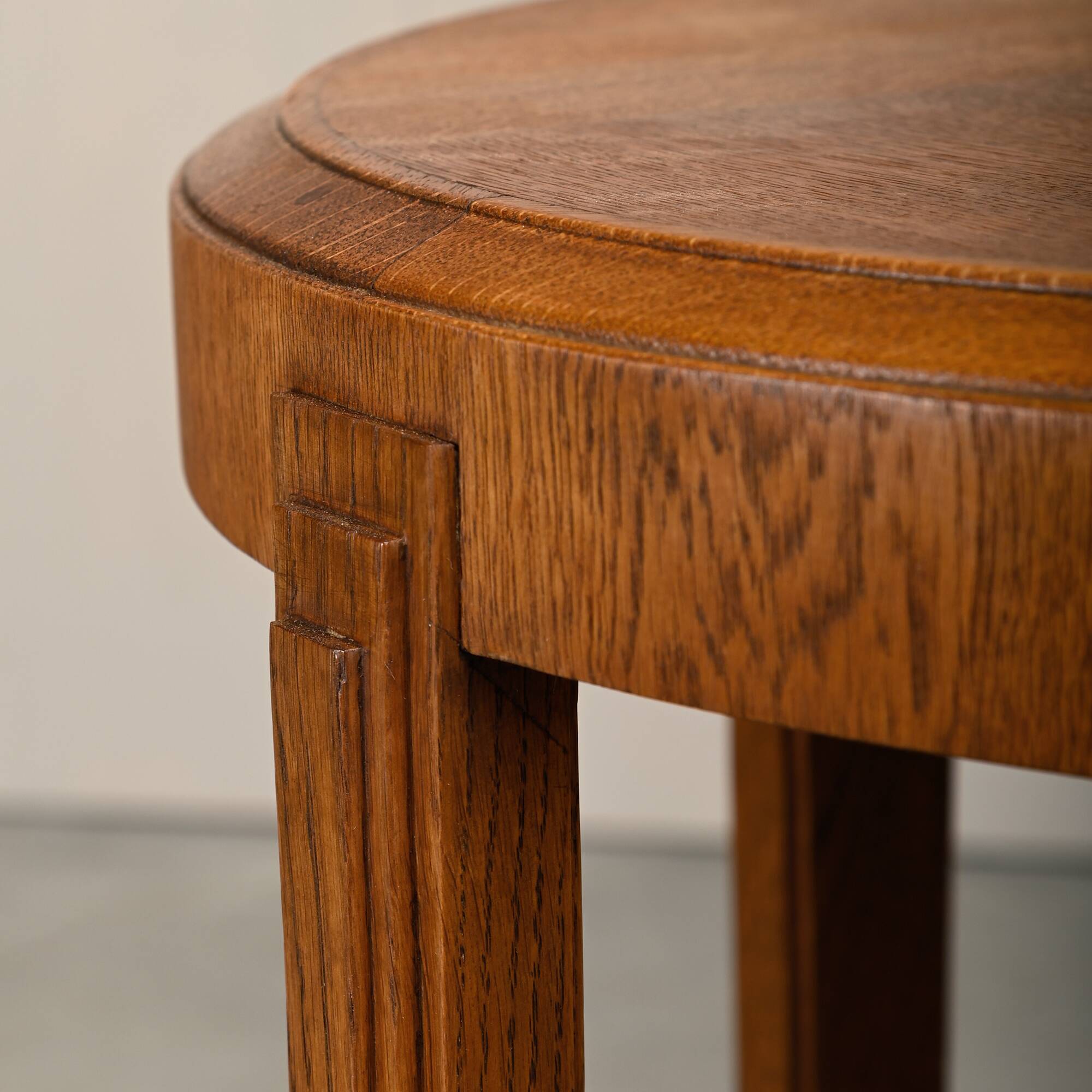 Dutch Art Deco Amsterdam School side table of solid and veneered oak