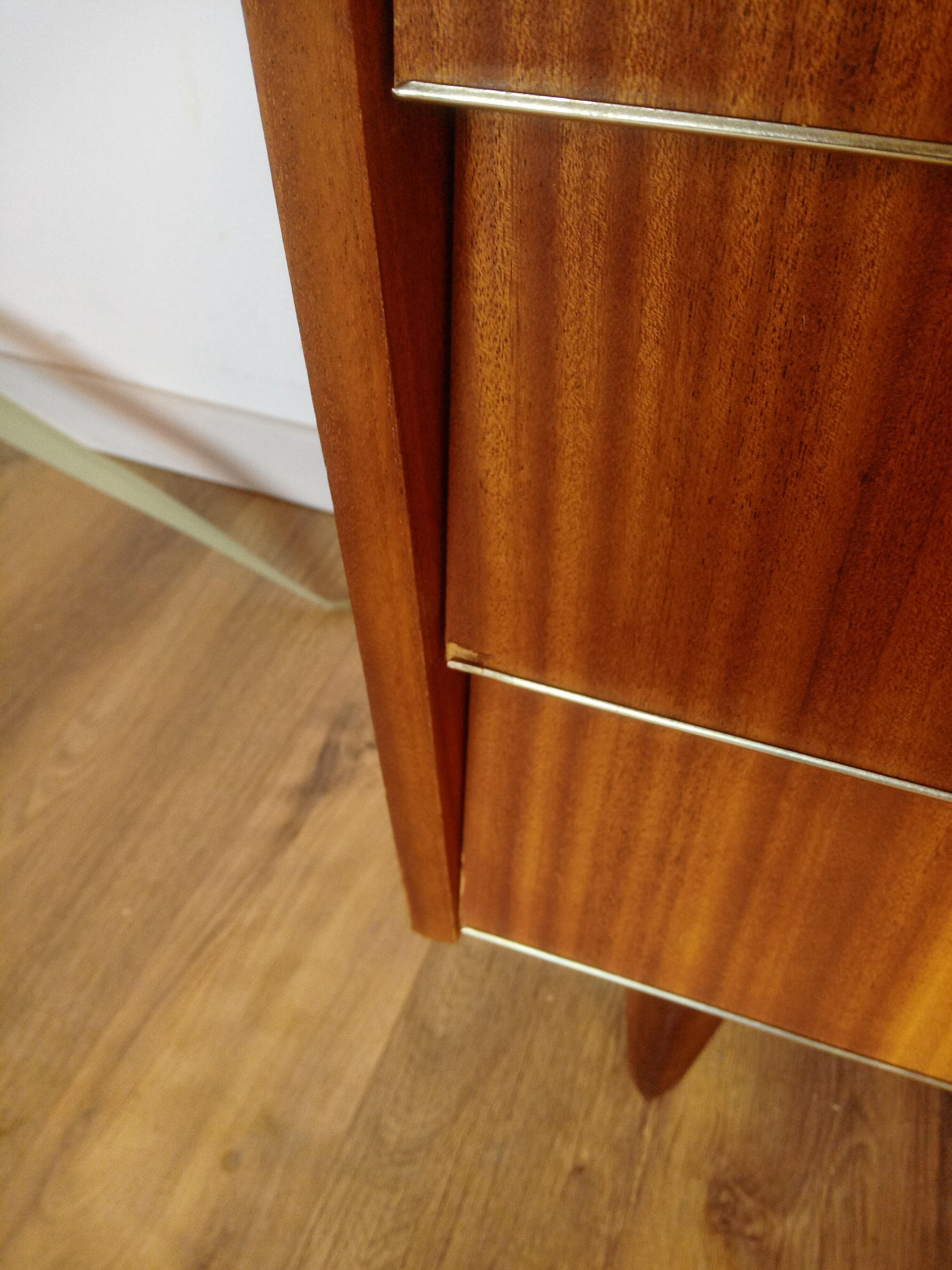 Scandinavian secretary