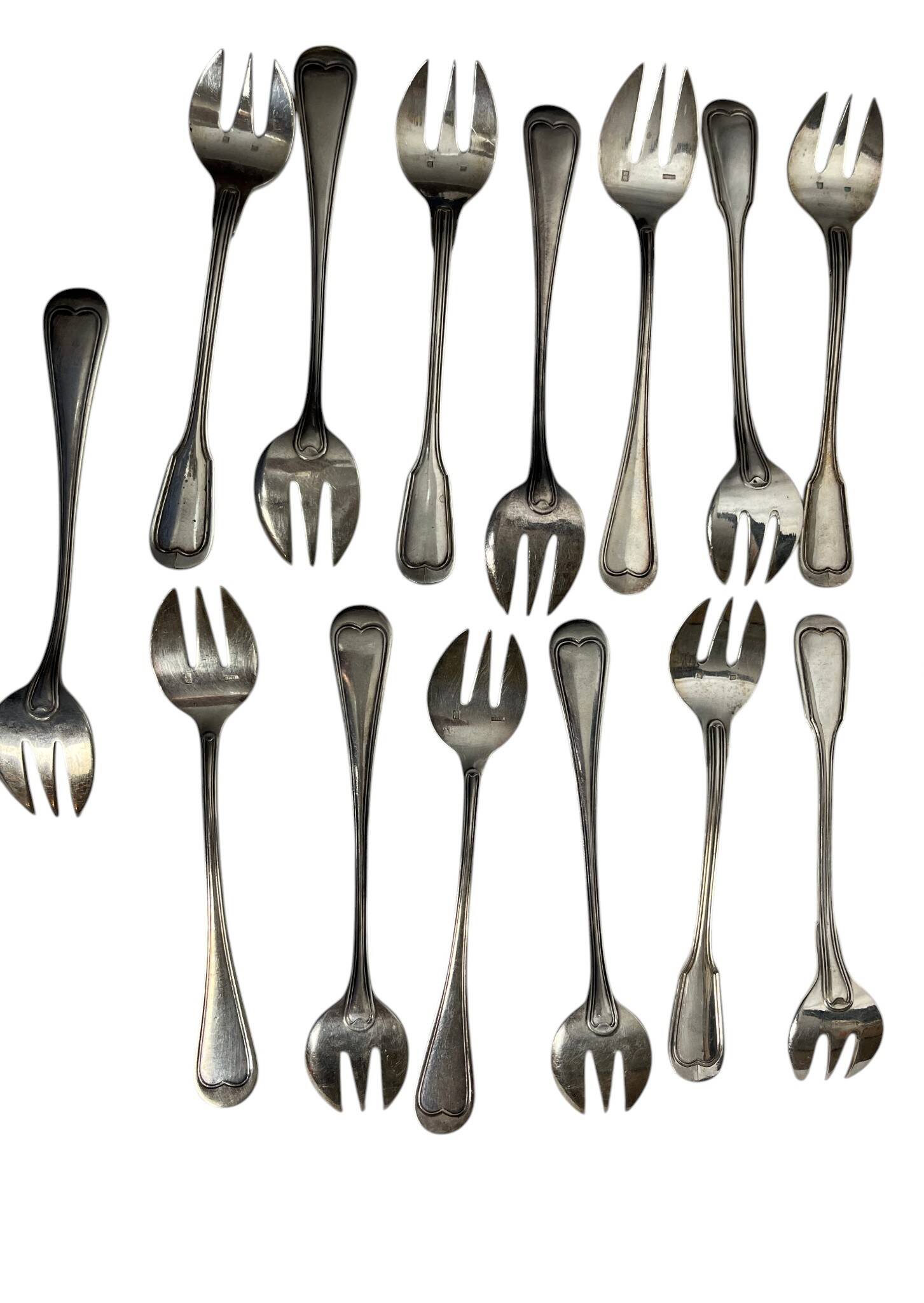 Important lot of 118 pieces of silver-plated metal cutlery by Ercuis, Christofle 20th century.