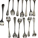 Important lot of 118 pieces of silver-plated metal cutlery by Ercuis, Christofle 20th century.
