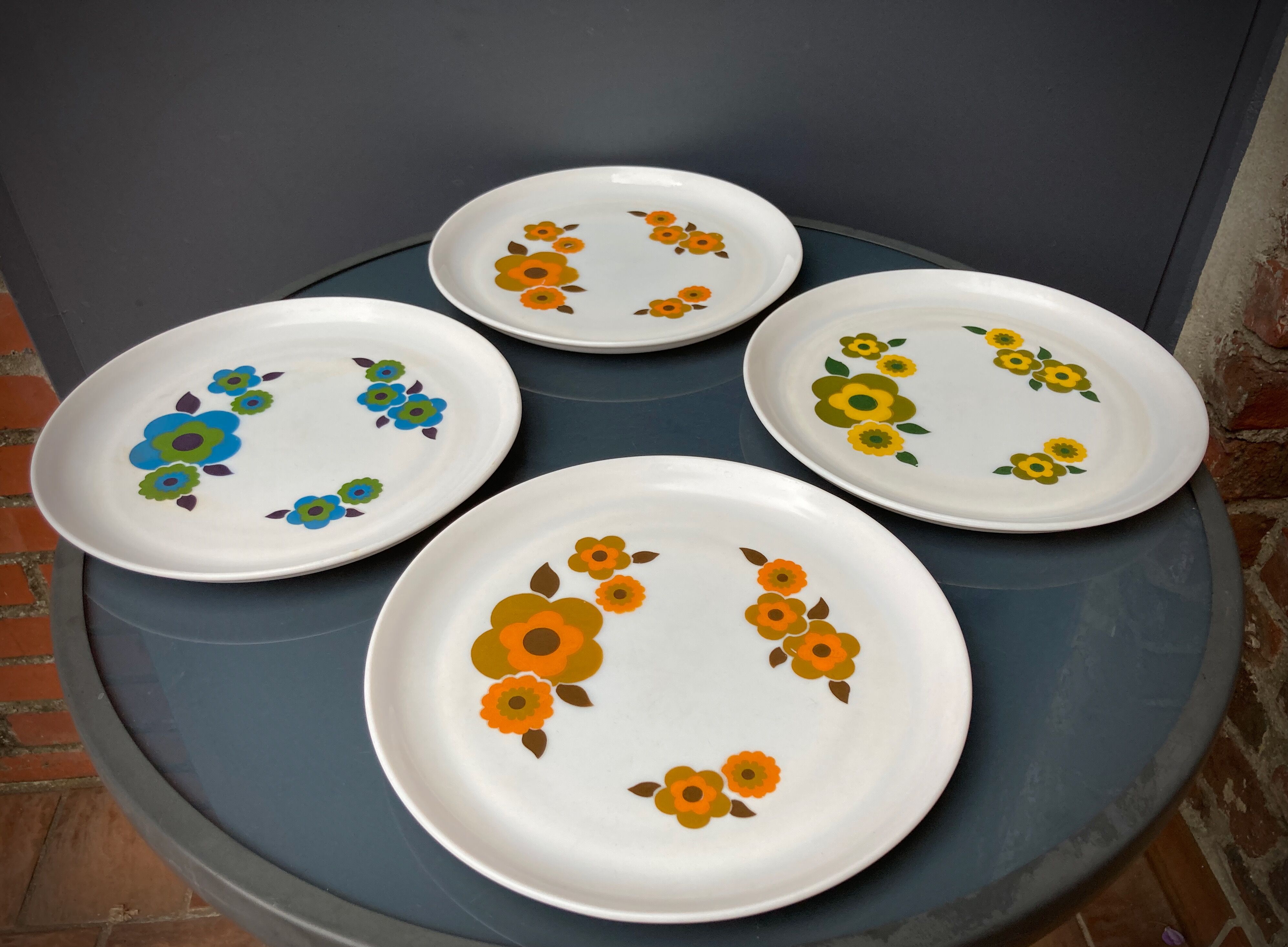 Lotus arcopal 4 vintage plates