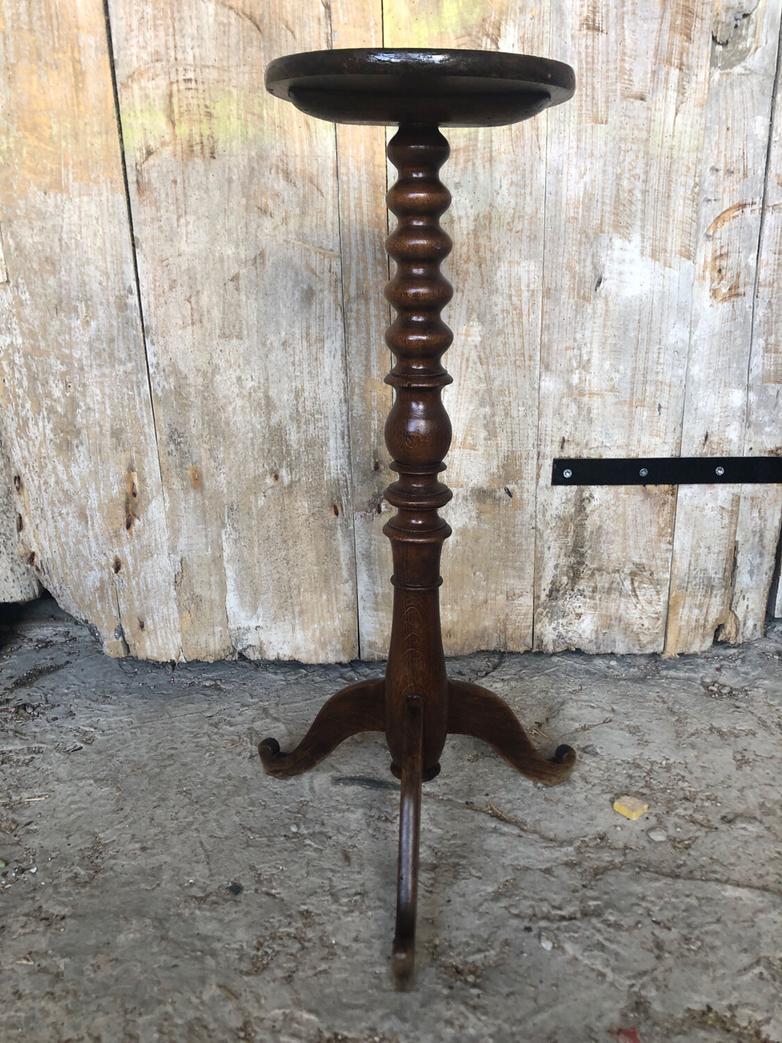 Fifth Door Pot Pot Tripod Wood turned Vintage