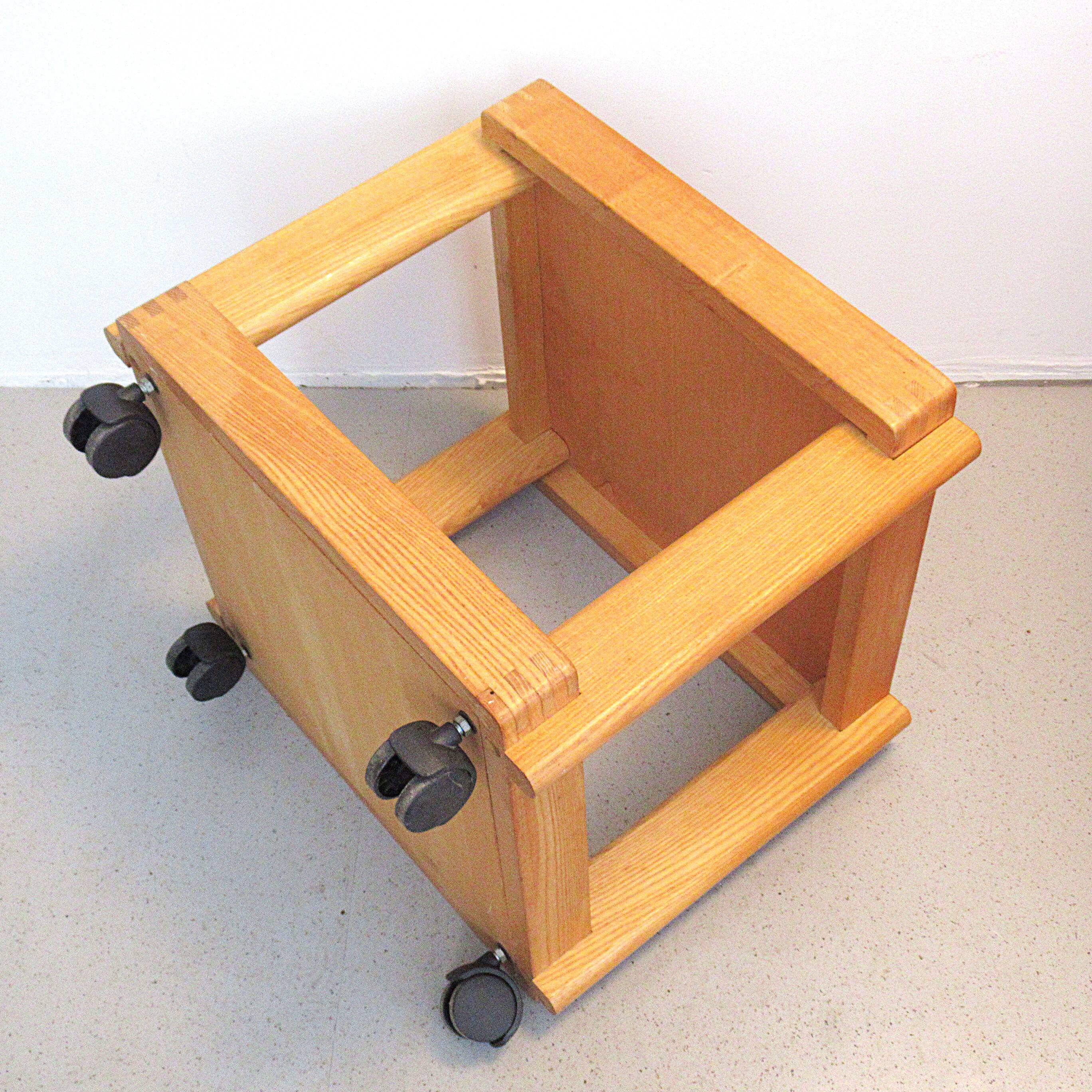 Table d'appoint cubique scandinave circa 1970