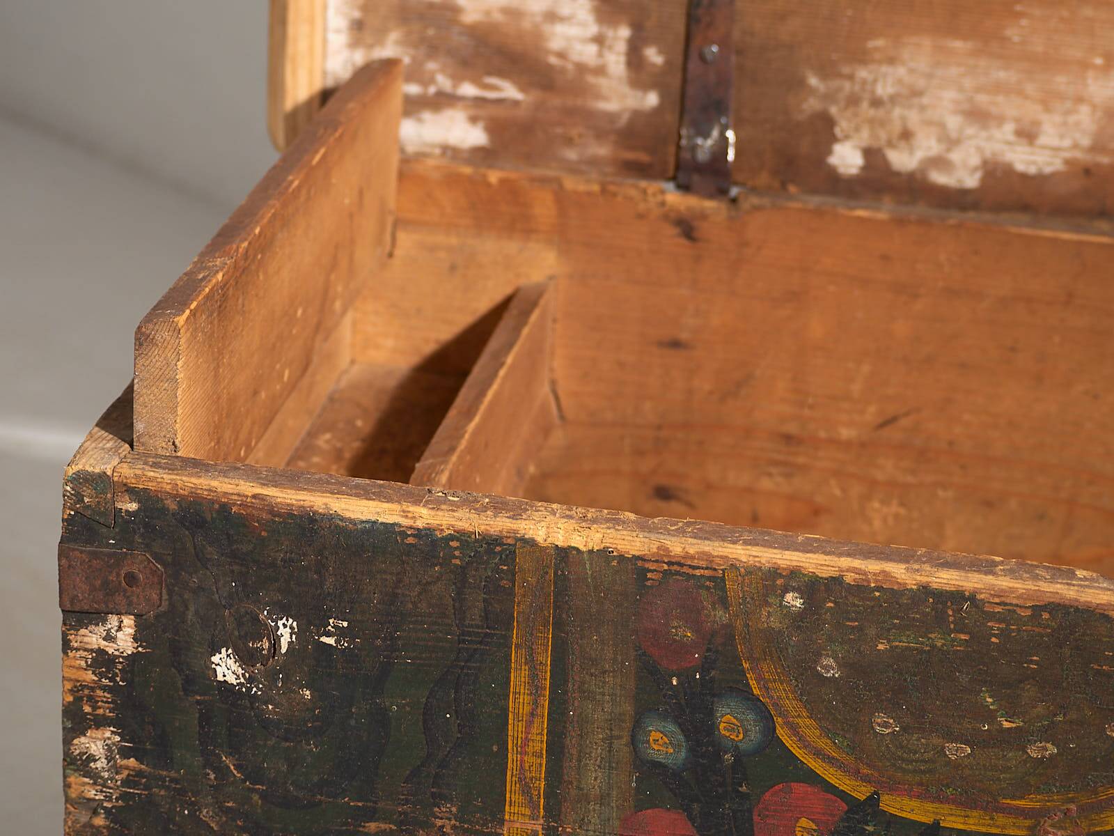 Antique small chest with floral motifs (c.1920) #73