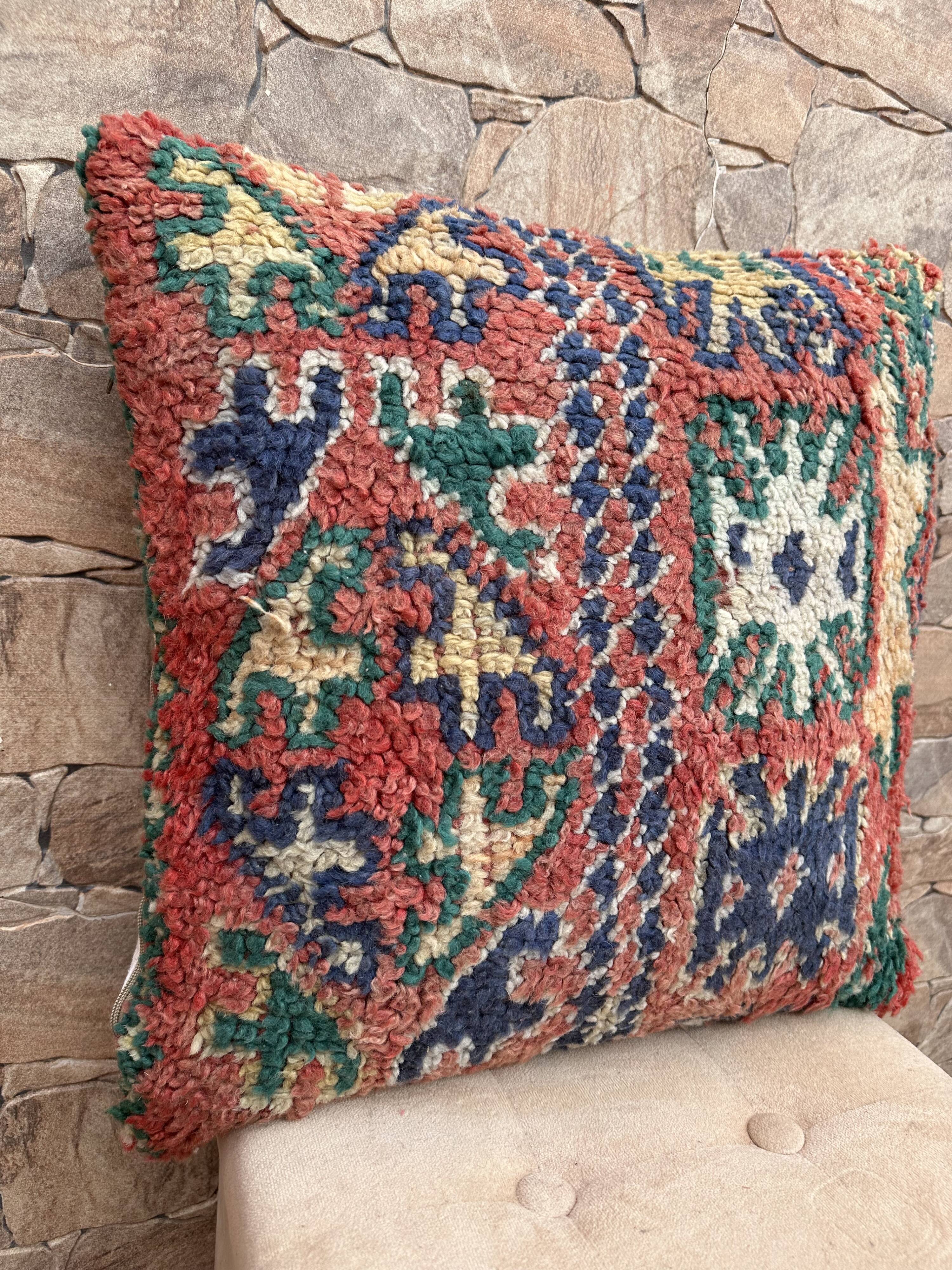 Vintage Berber cushion in purple wool handmade in Morocco