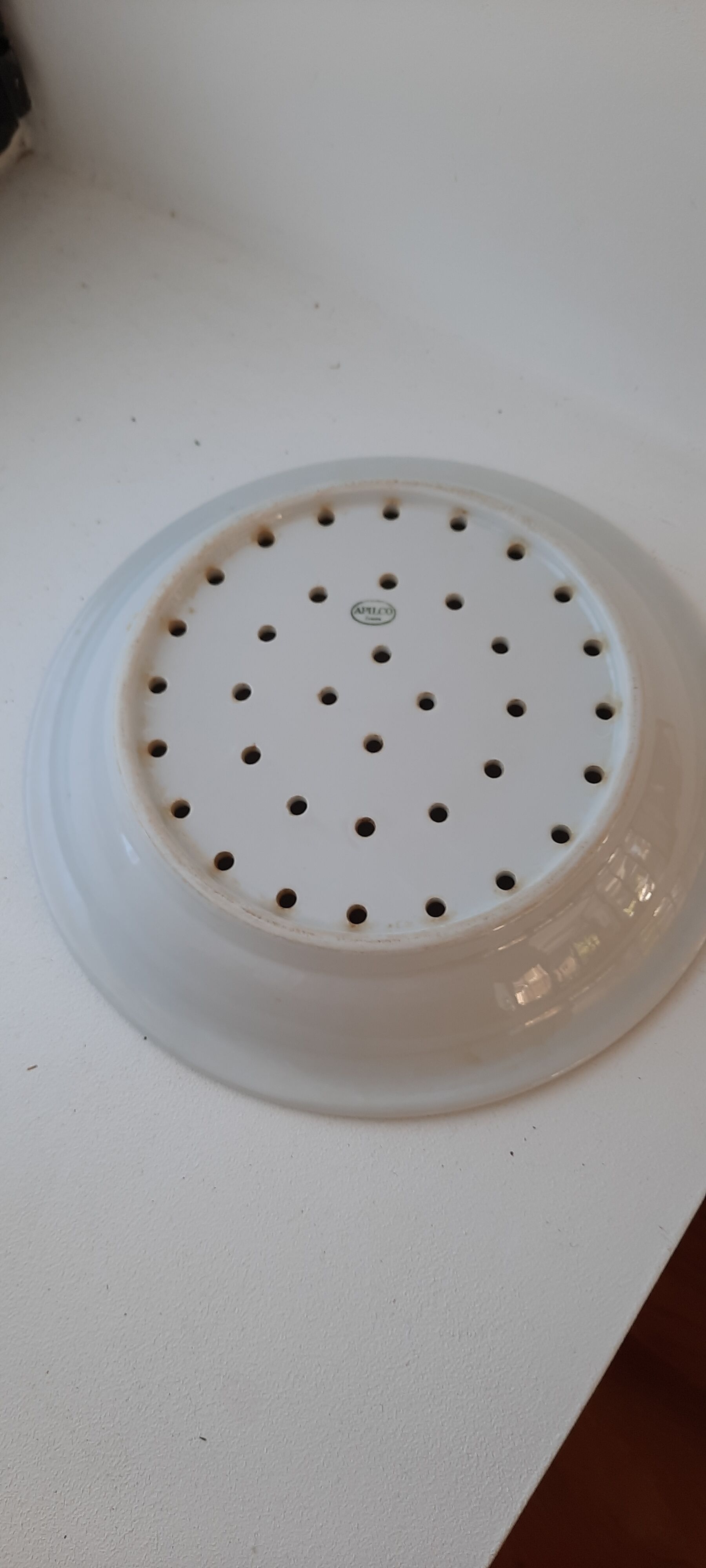 White porcelain drainer dish Apilco