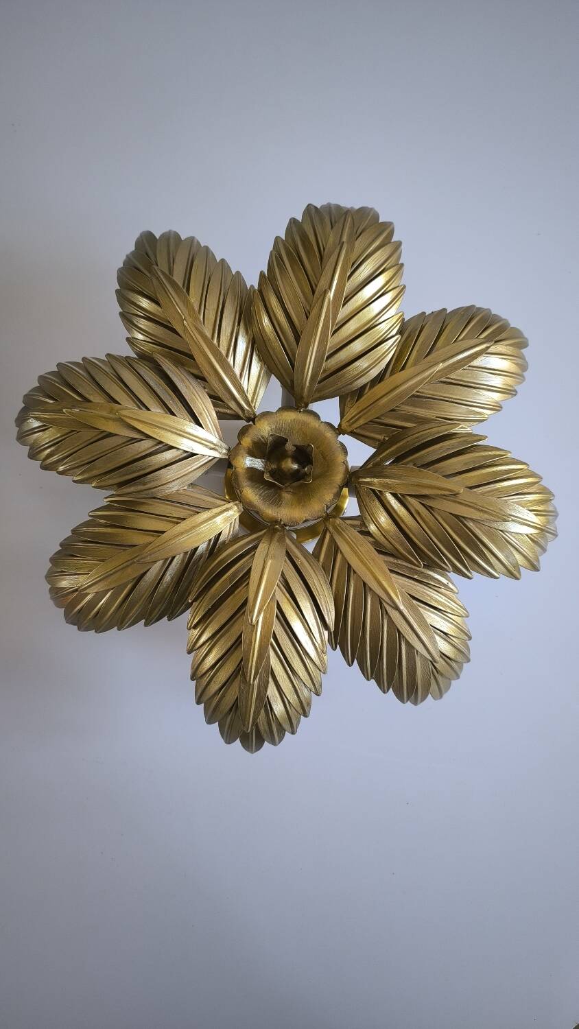 Gold metal flower wall light